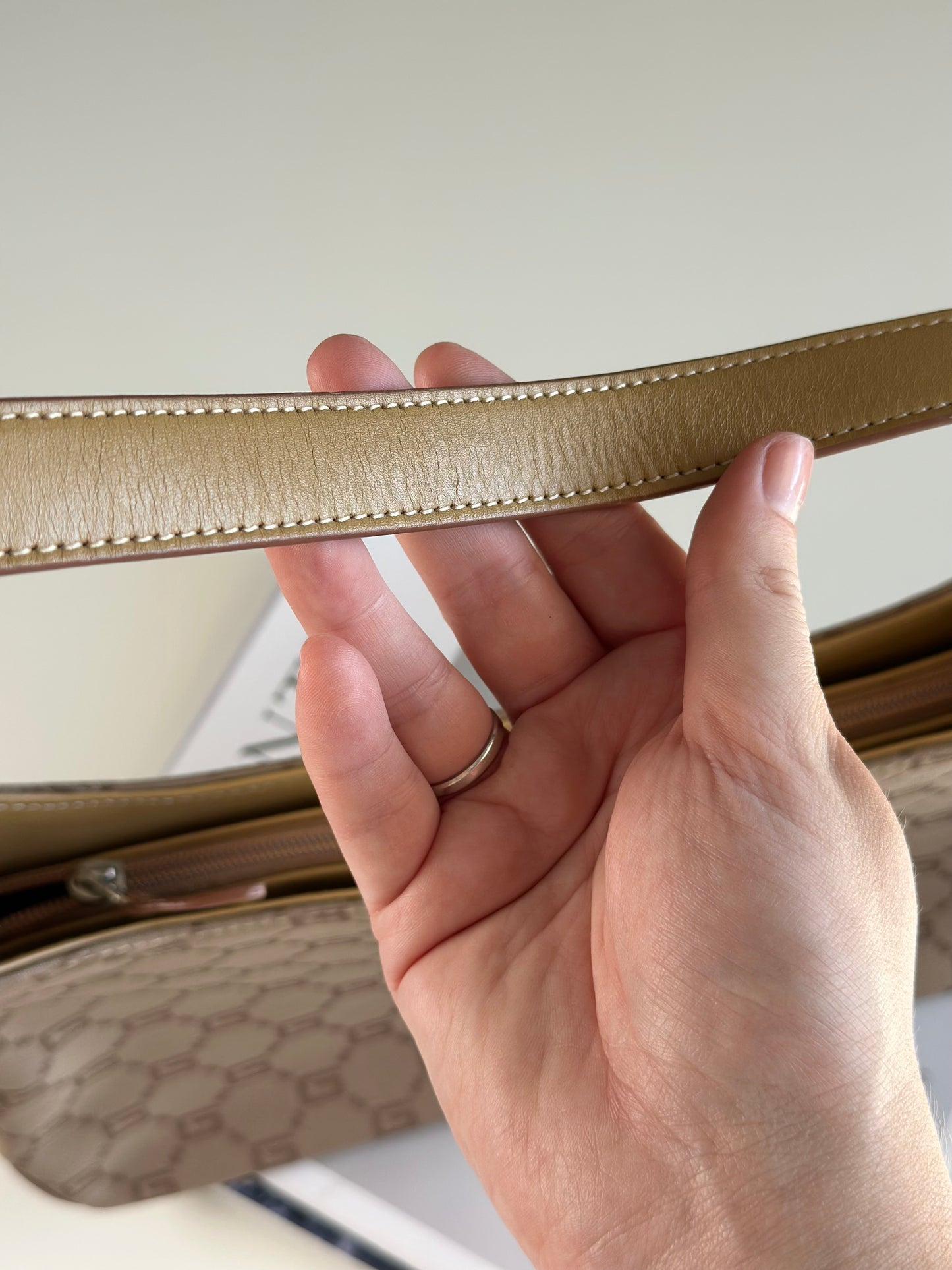 Charming vintage beige shoulder bag