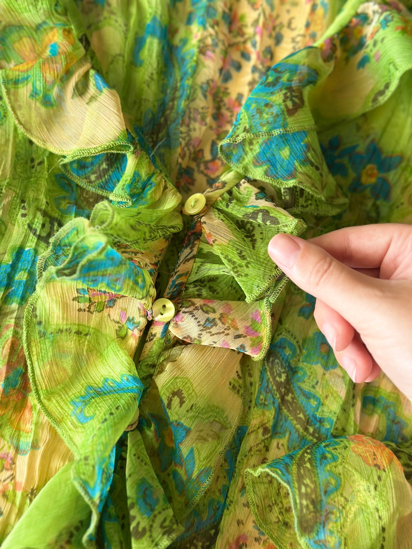 Vintage Y2K romantic blouse in semi-sheer fabric