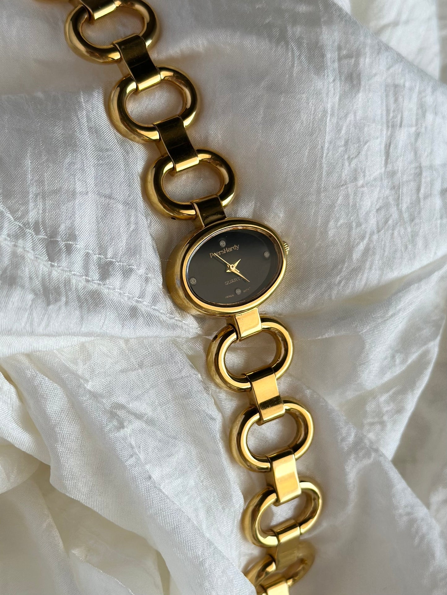 Striking vintage watch from Peers Hardy with black dial