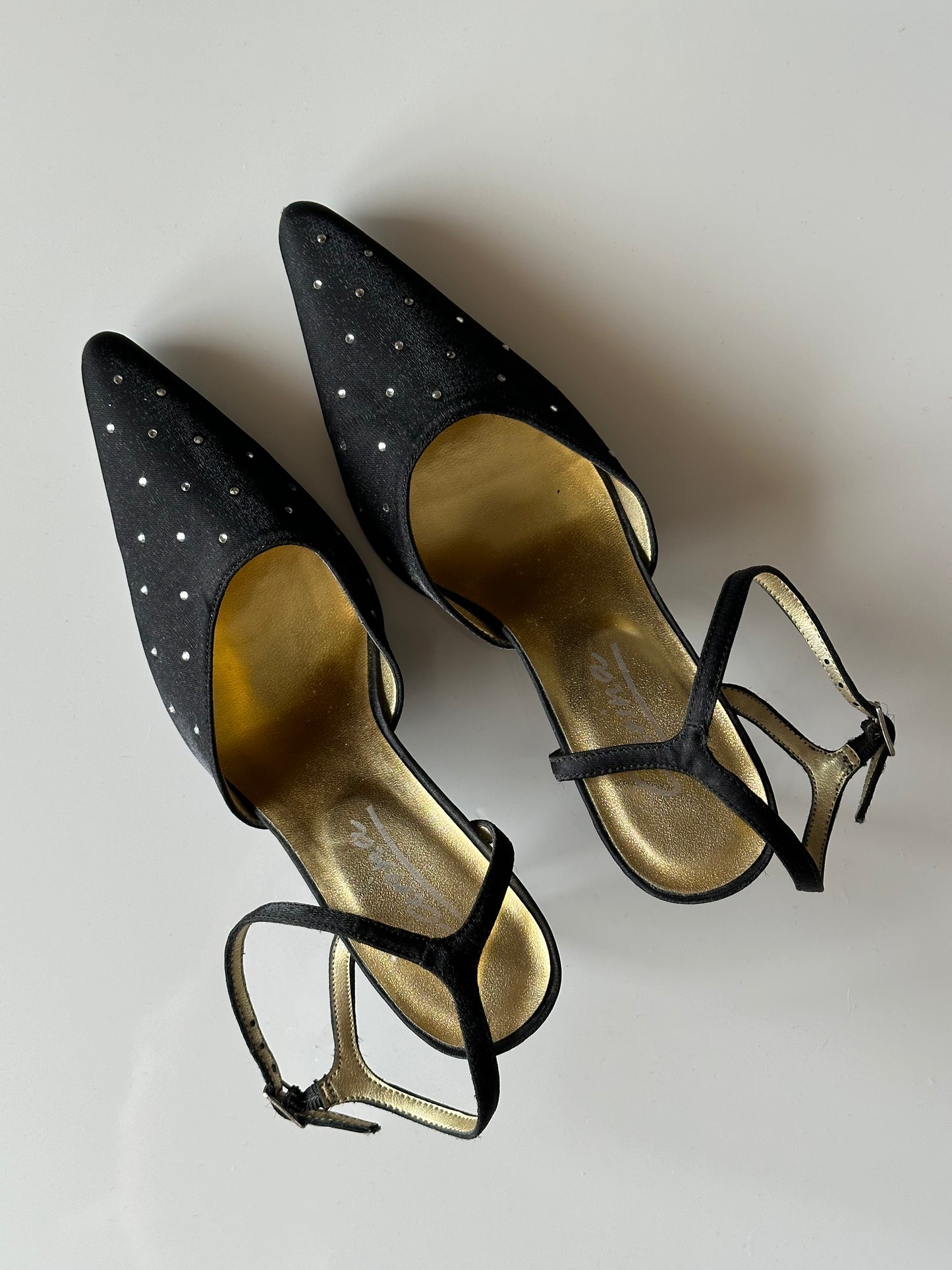 Vintage high-heel satin shoes with crystals 💎