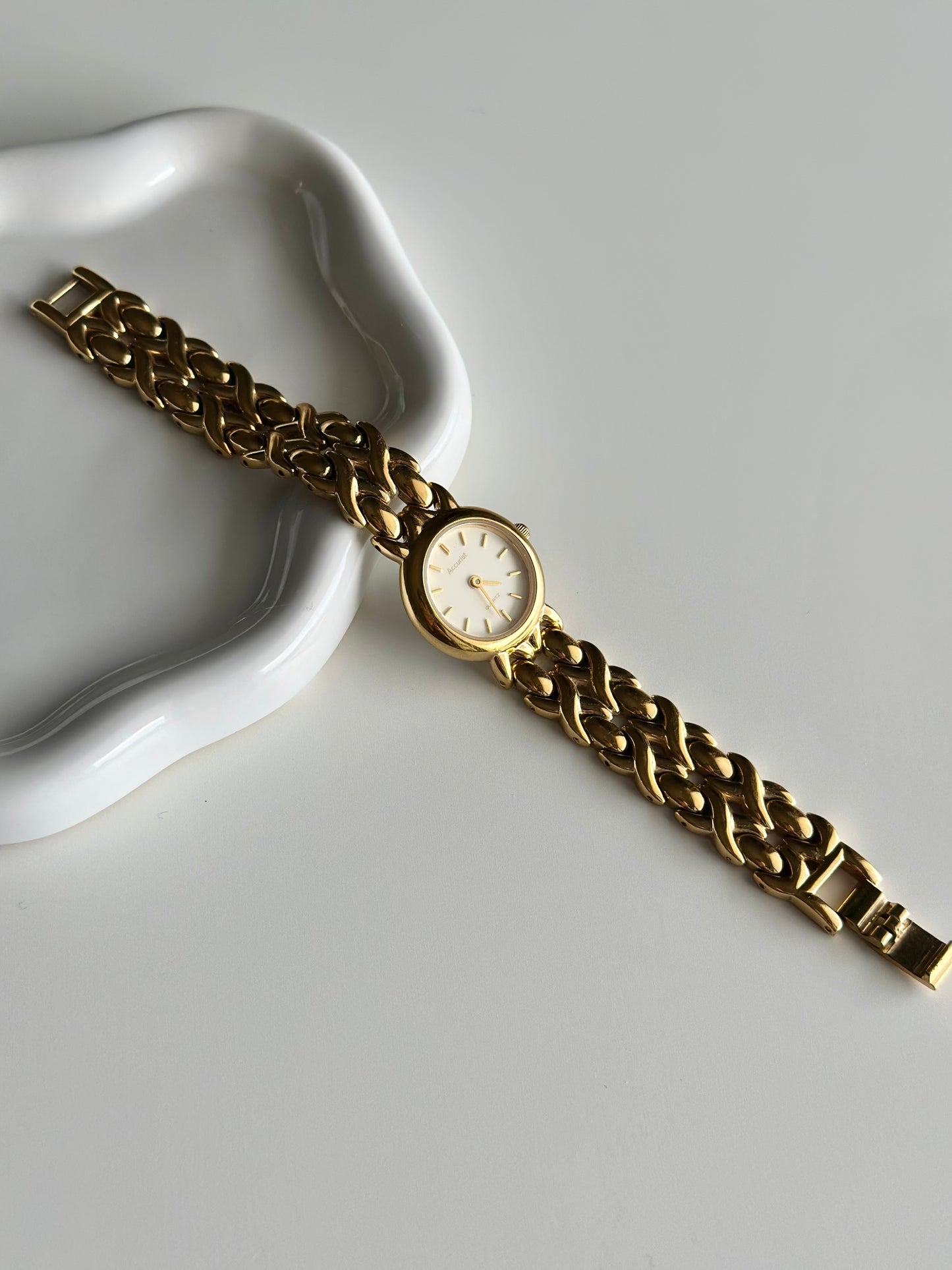 Vintage gold-tone quartz watch by Accurist