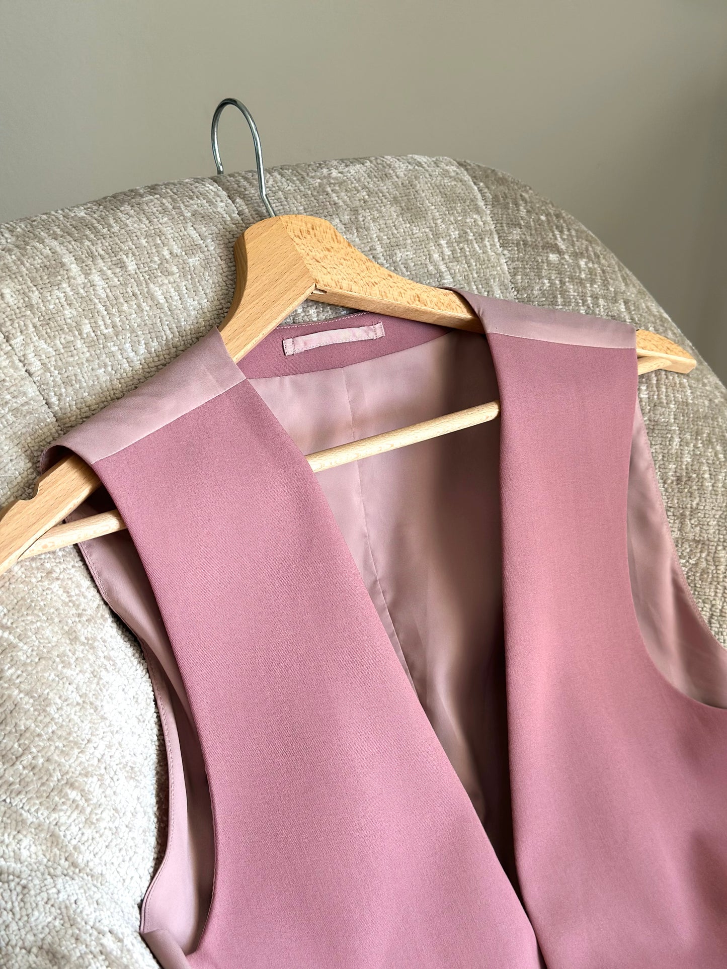 Men's vest in a beautiful dusty pink color