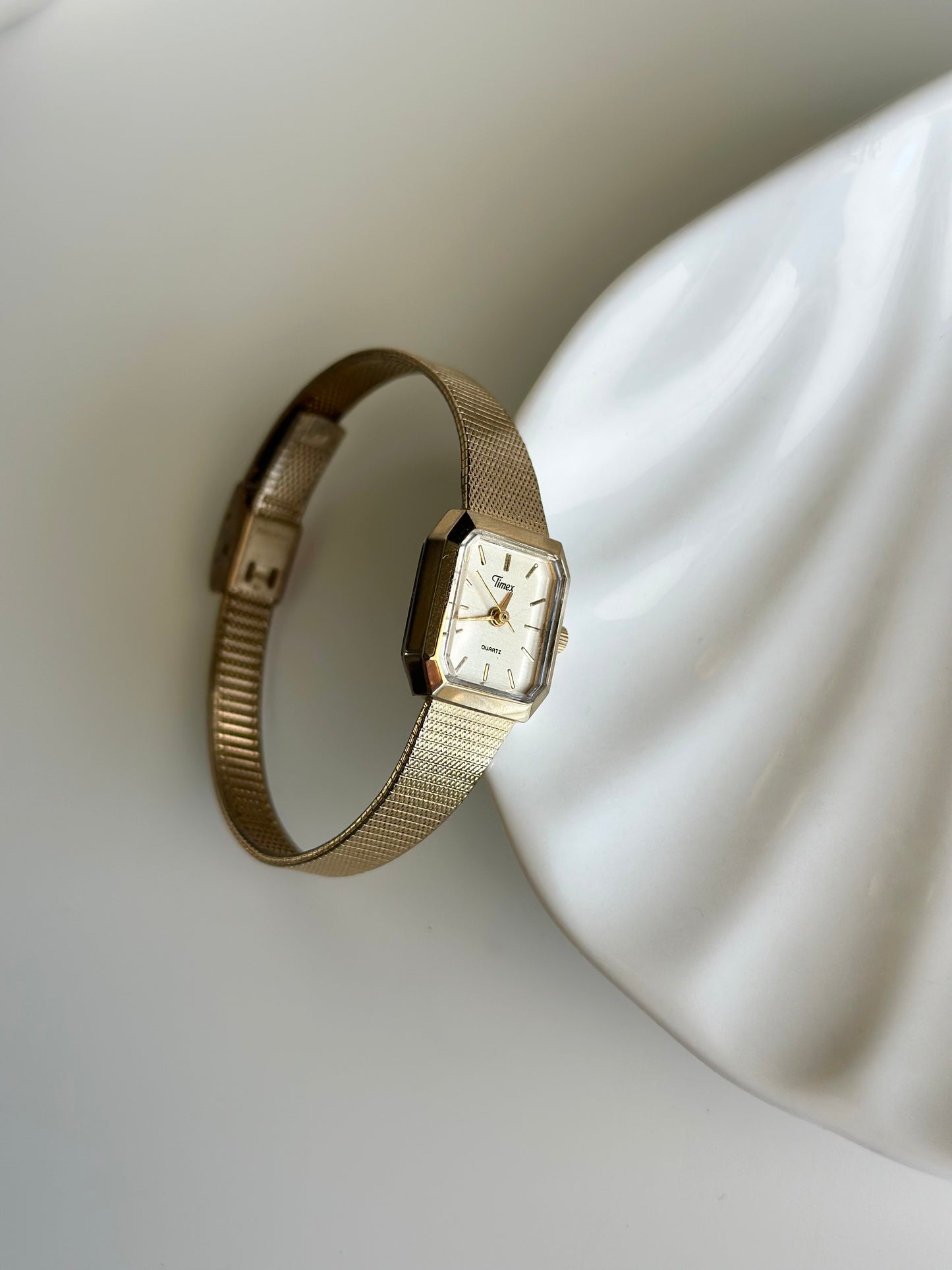 Stunning vintage gold-tone Timex watch from early 1990s.