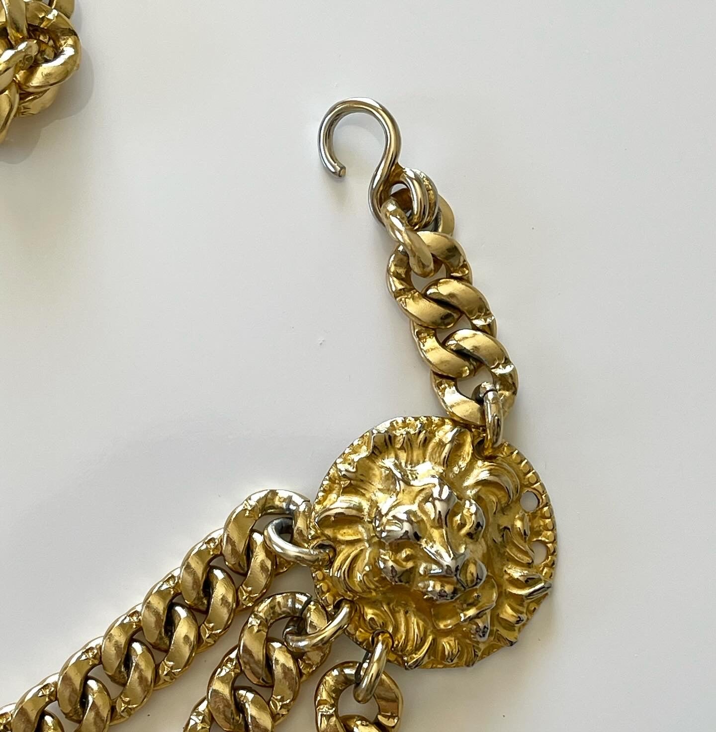 Amazing vintage gold-tone chain belt with lions