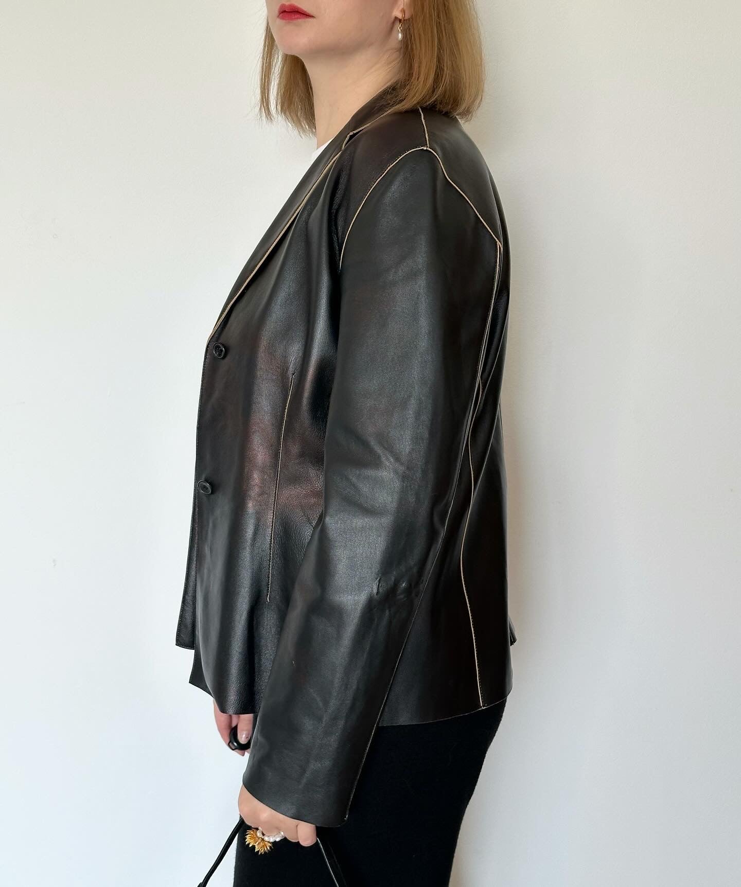 Stunning vintage leather jacket 💔