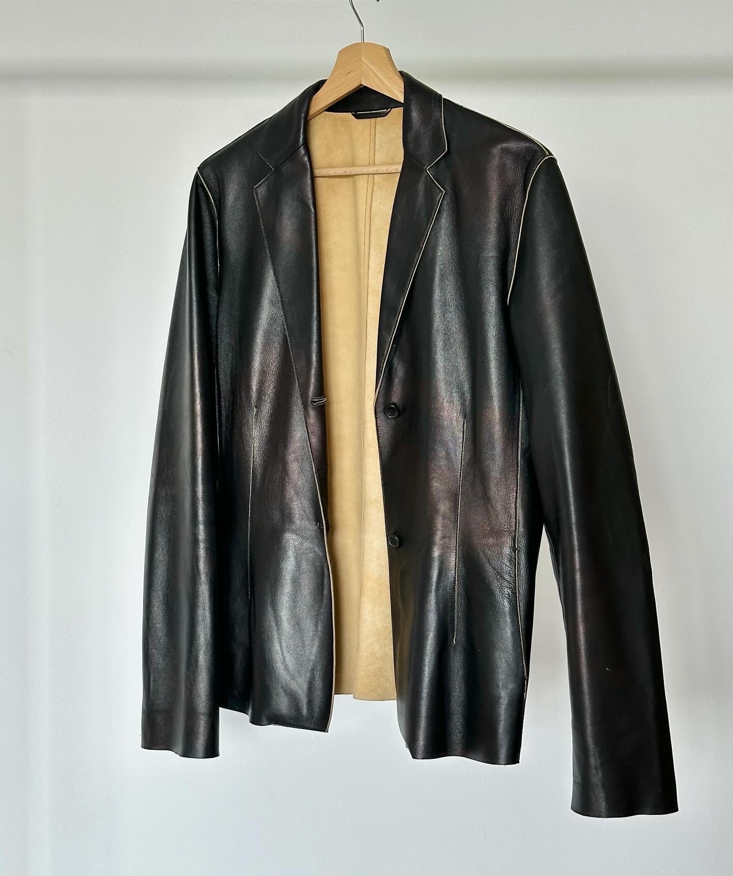 Stunning vintage leather jacket 💔
