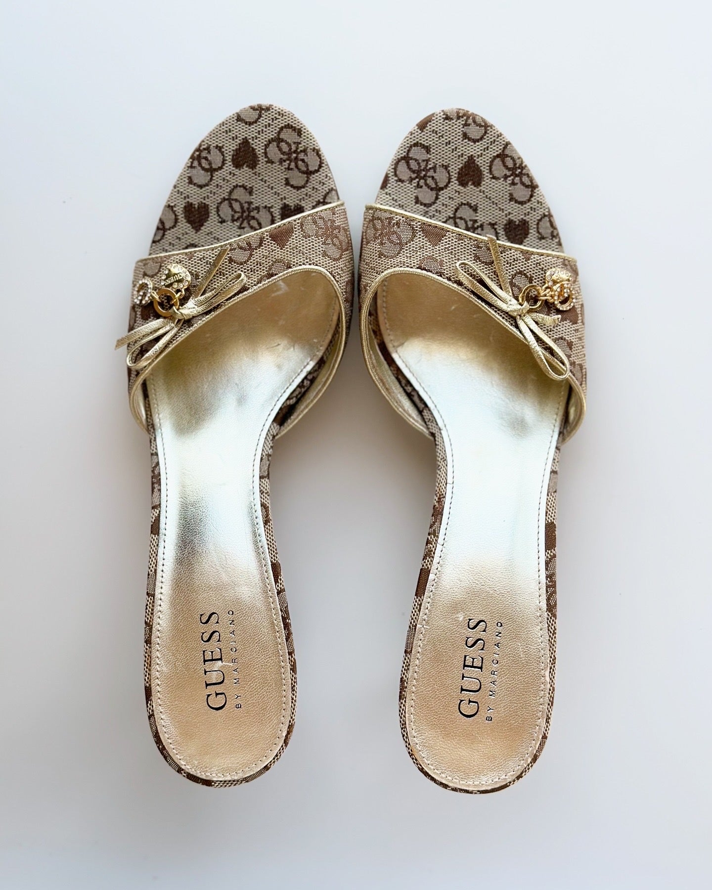 Amazing vintage heeled mules Guess