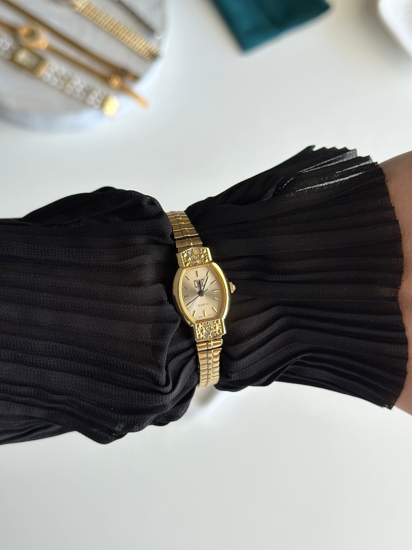 Charming vintage quartz watch