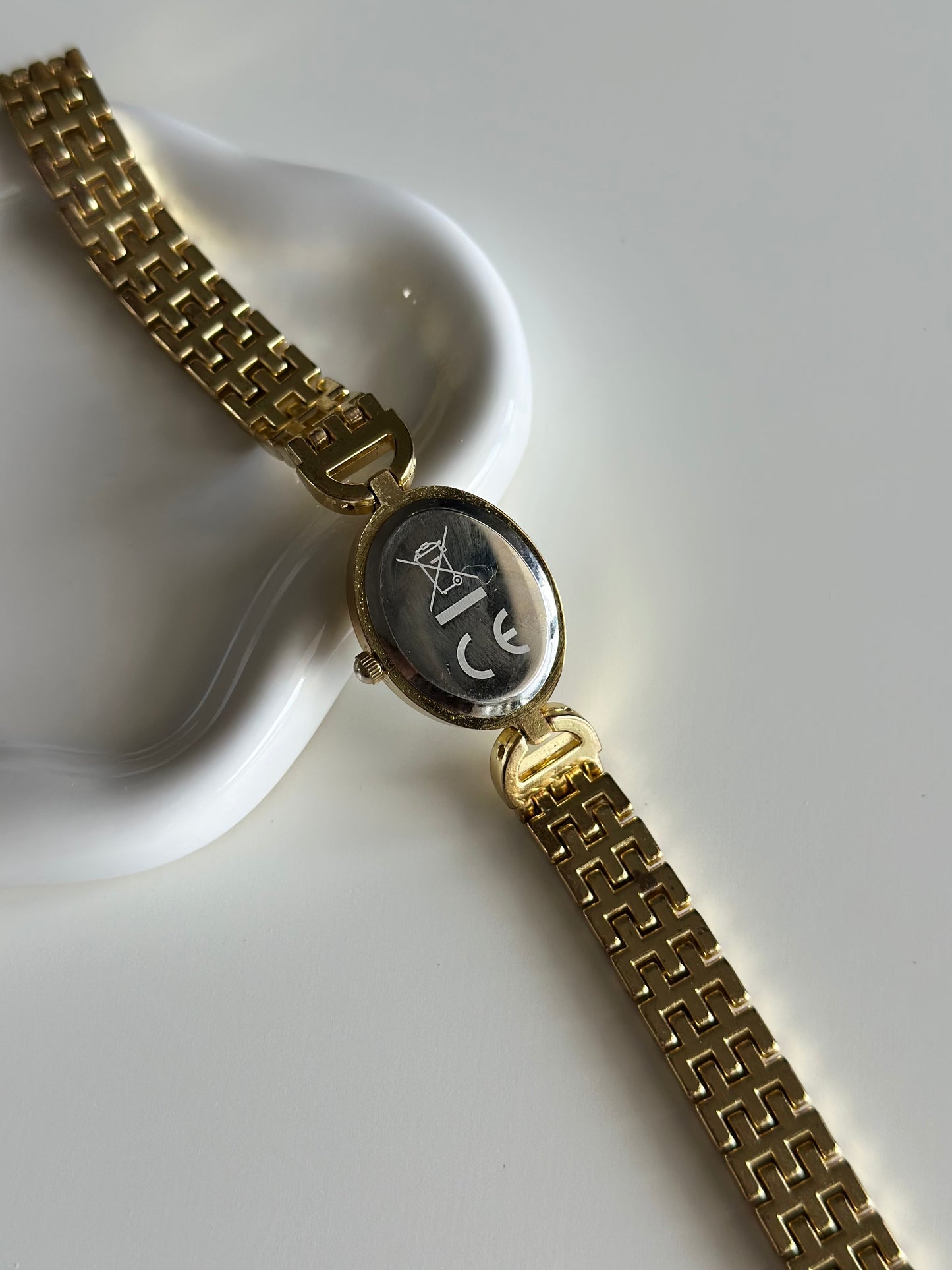 A delicate and timeless vintage watch AC
