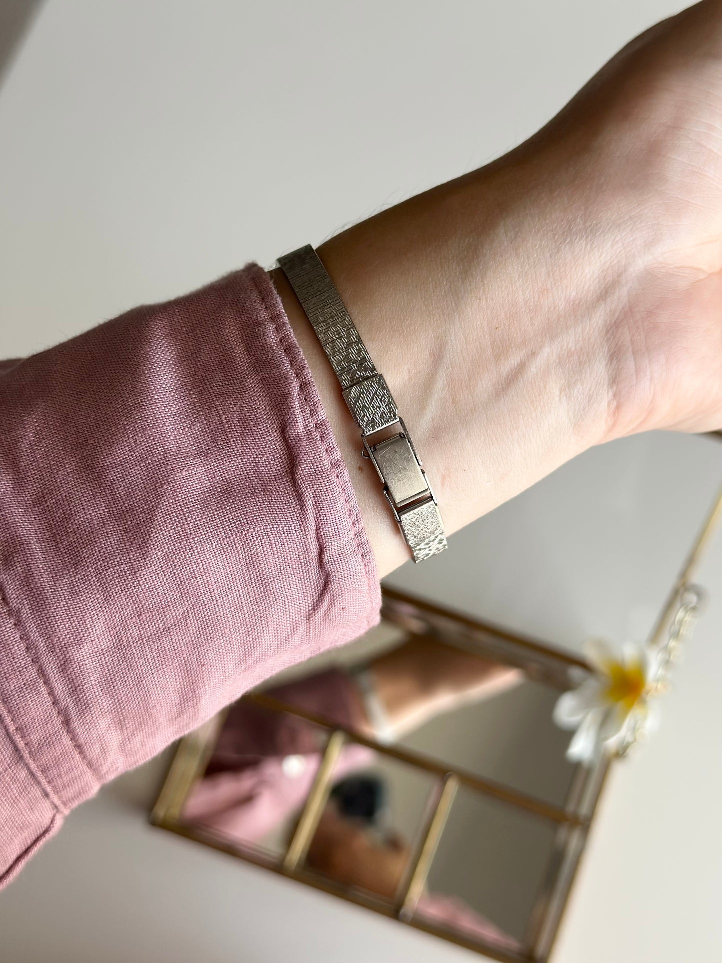 Timeless vintage Seiko quartz watch in a silver tone