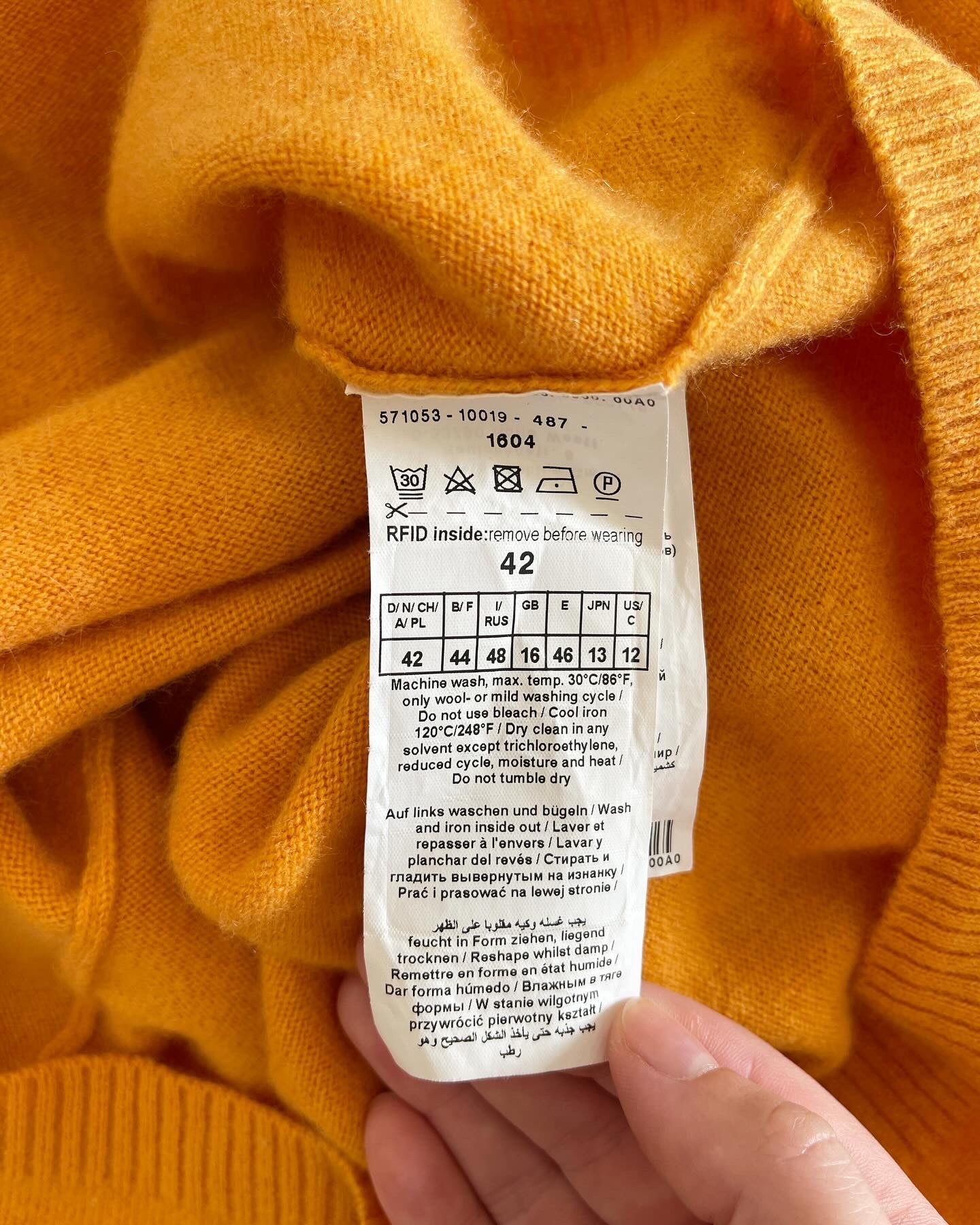 Vintage knit jumper made from 100% cashmere