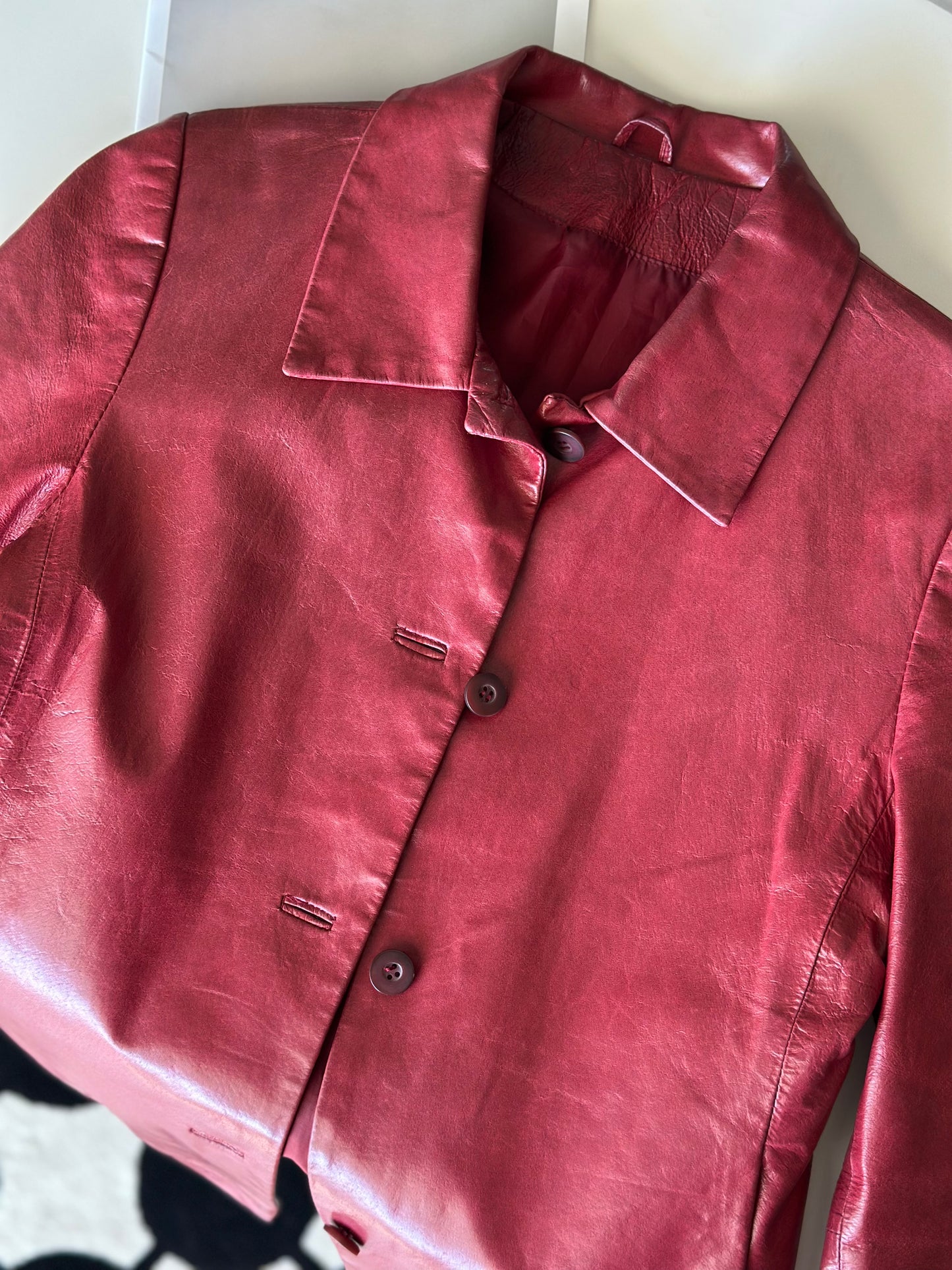 Standout vintage leather jacket 90s