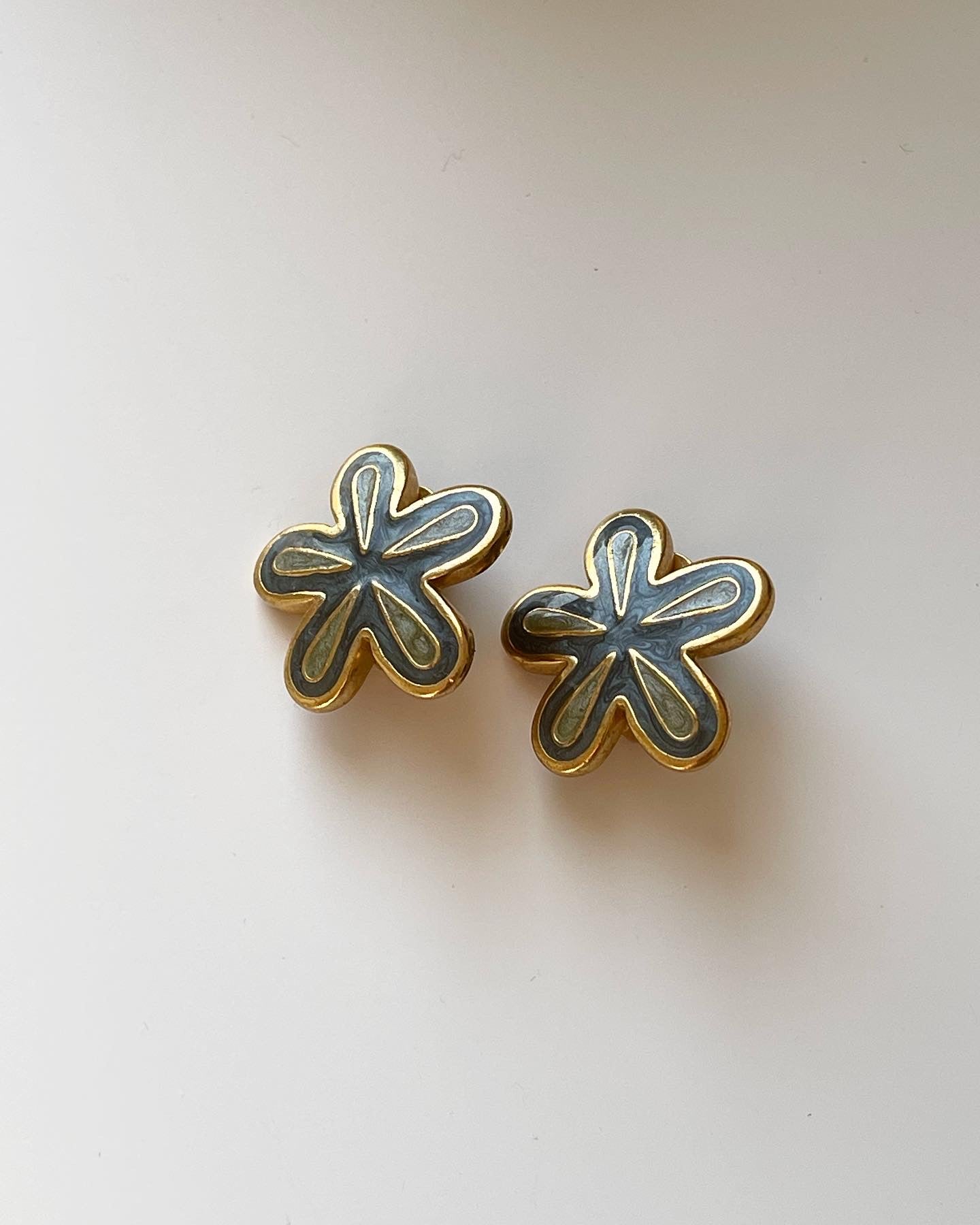 Vintage enamel clip-on earrings in a beautiful floral design