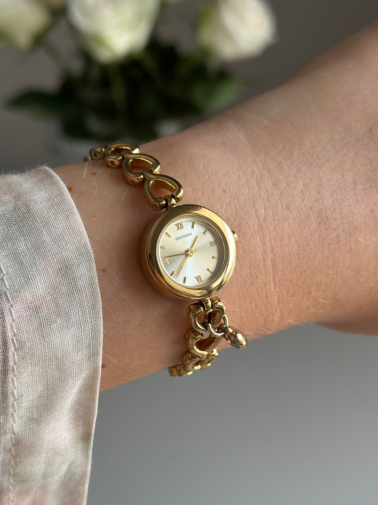 Romantic vintage Sekonda watch with heart-shaped links