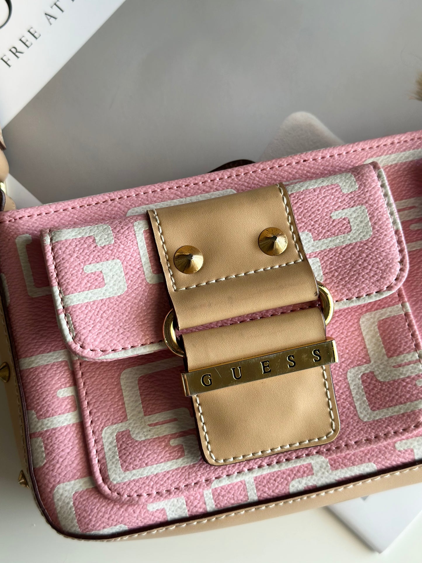 Vintage Y2K Guess shoulder bag in pink and ivory faux leather