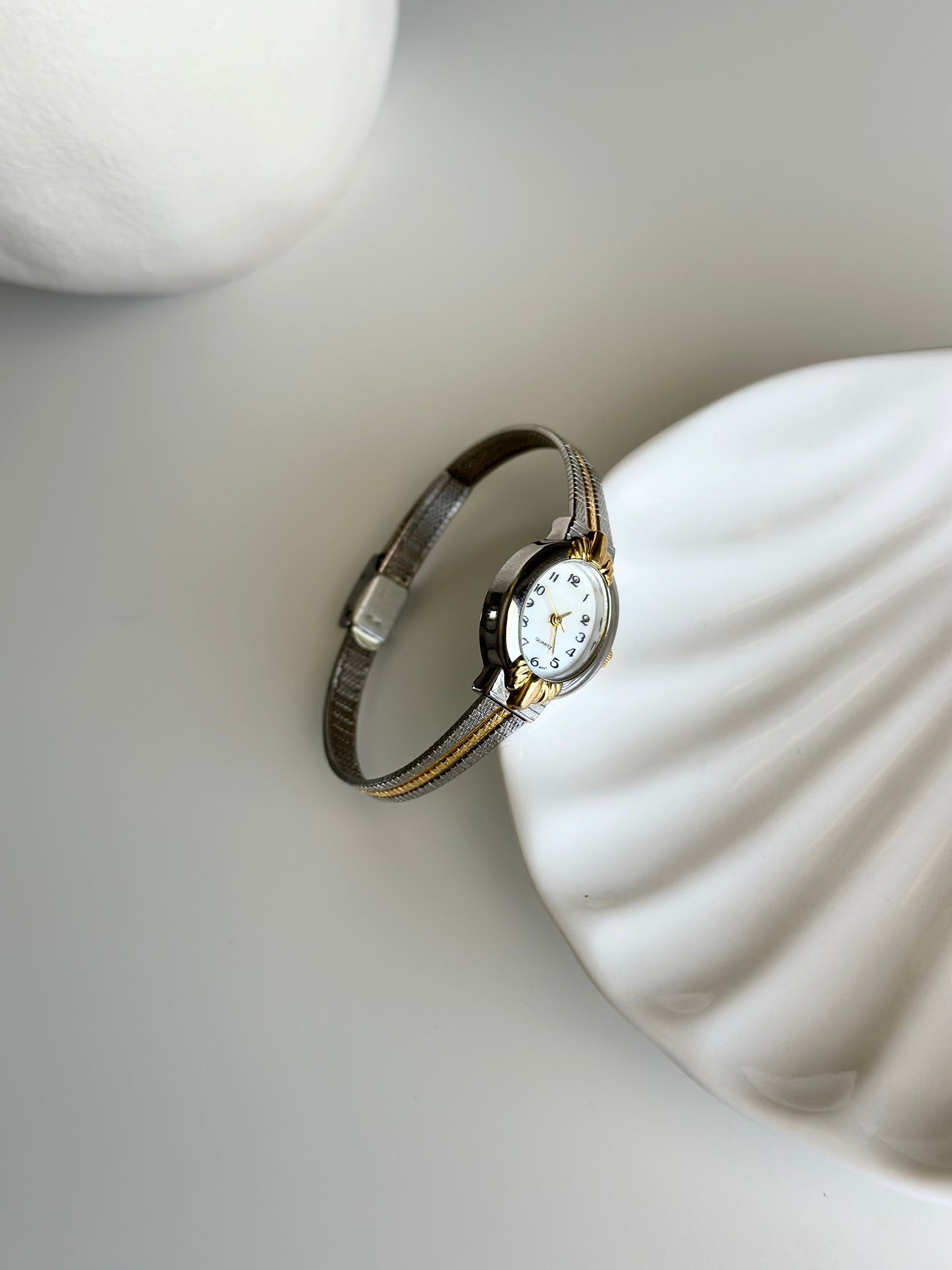 Timeless vintage Avon watch from the 1990s ✨