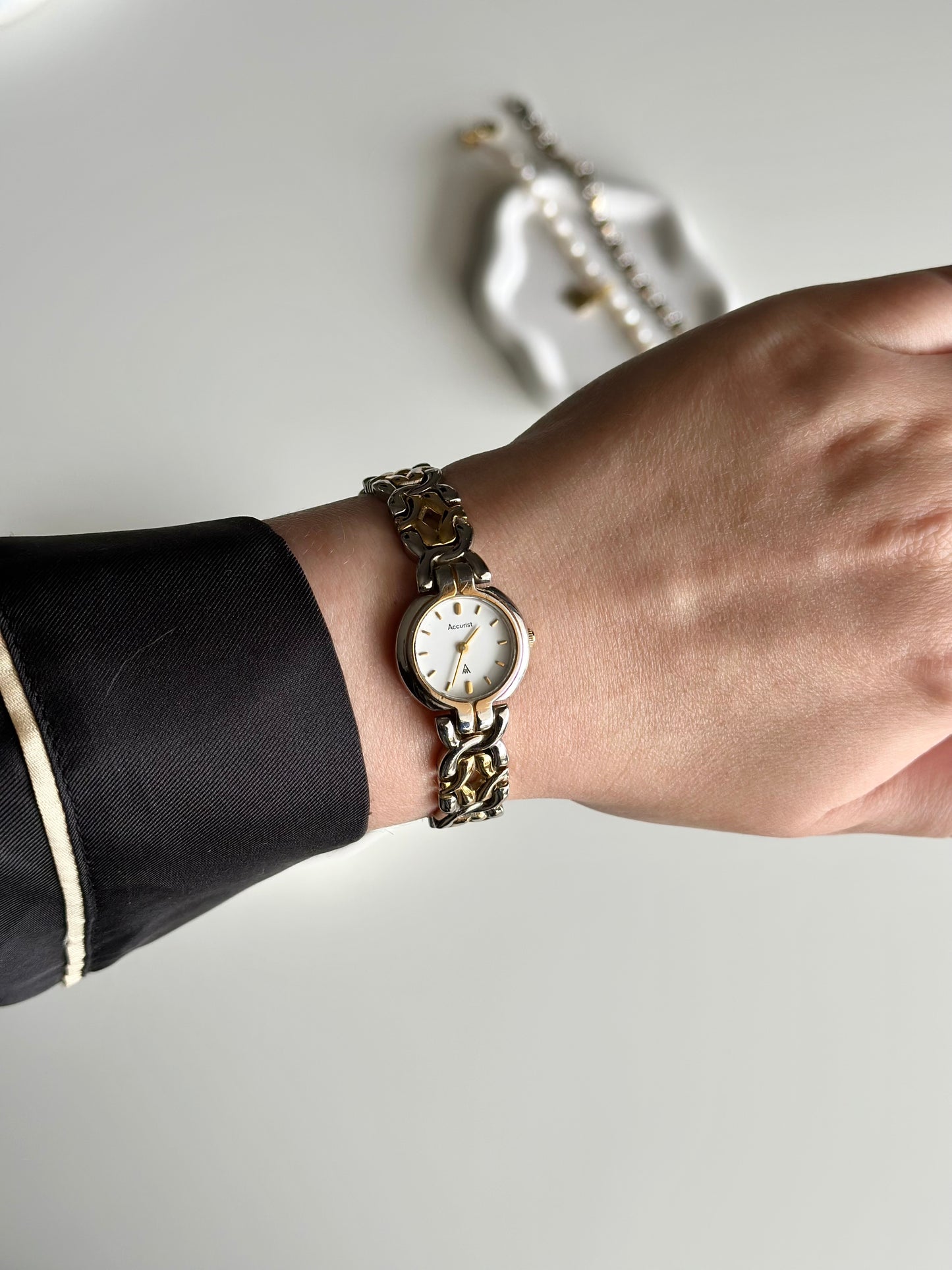 Charming vintage two-tones watch Accurist