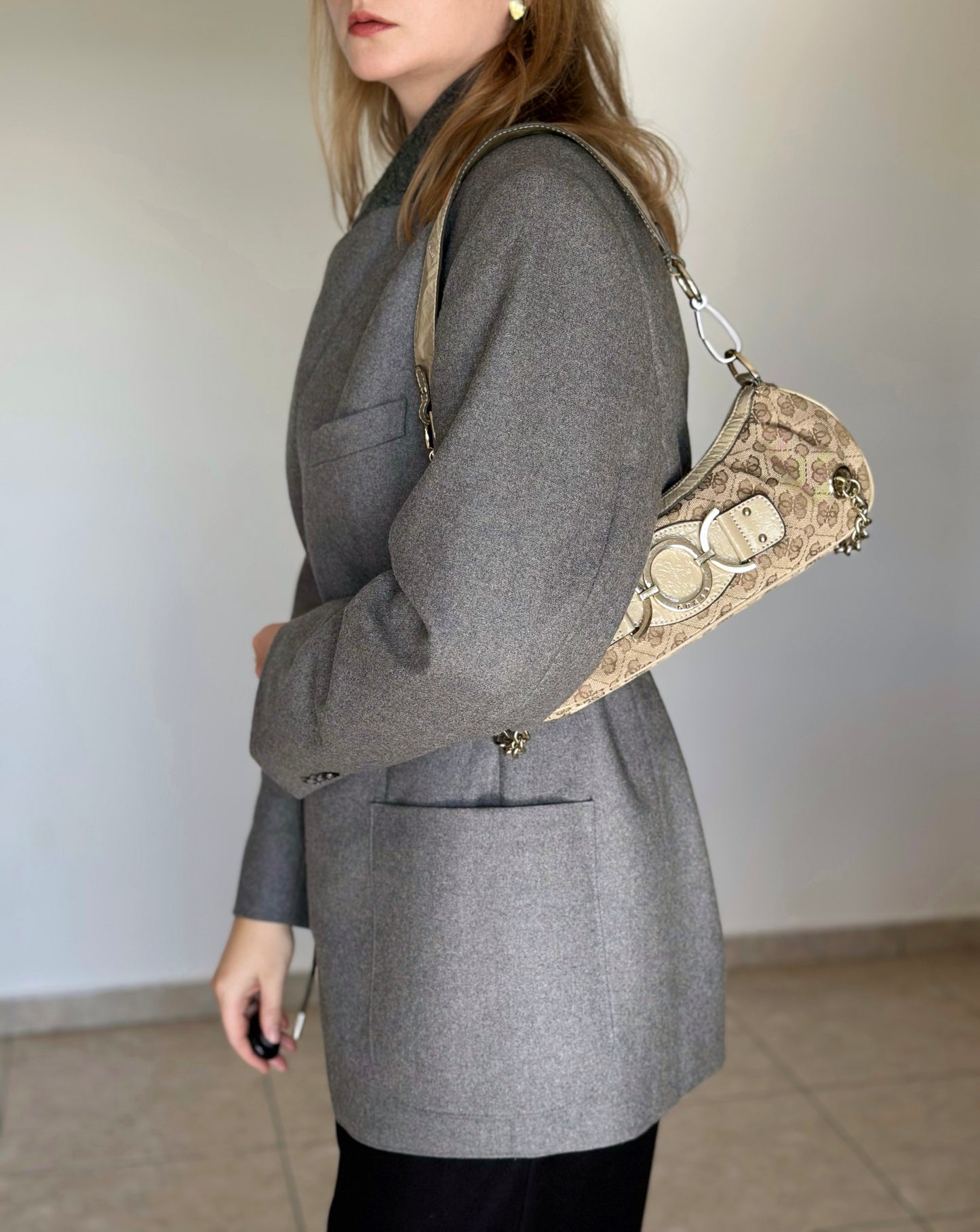 Iconic vintage Guess handbag