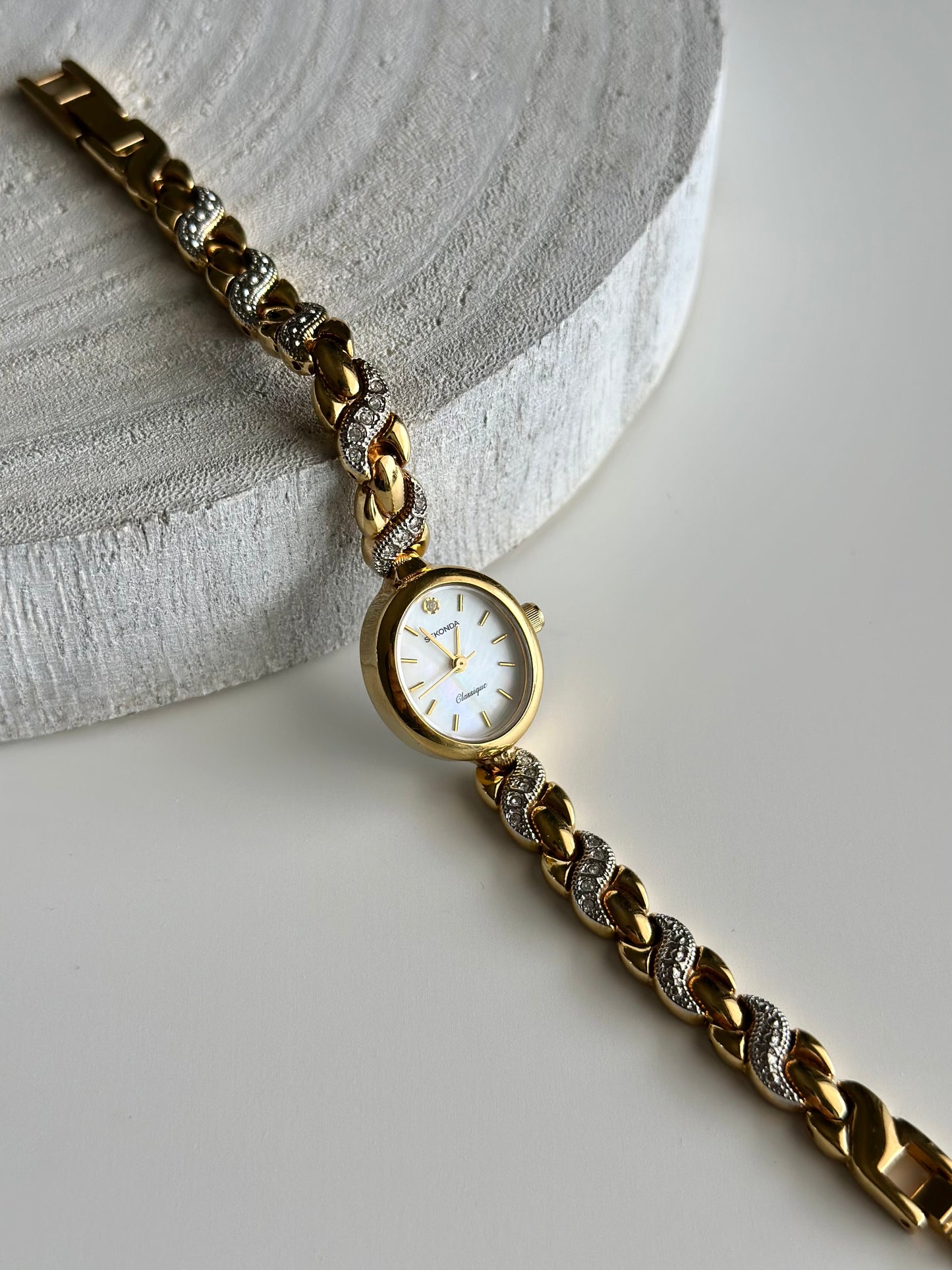 Beautiful vintage watch Sekonda Classique