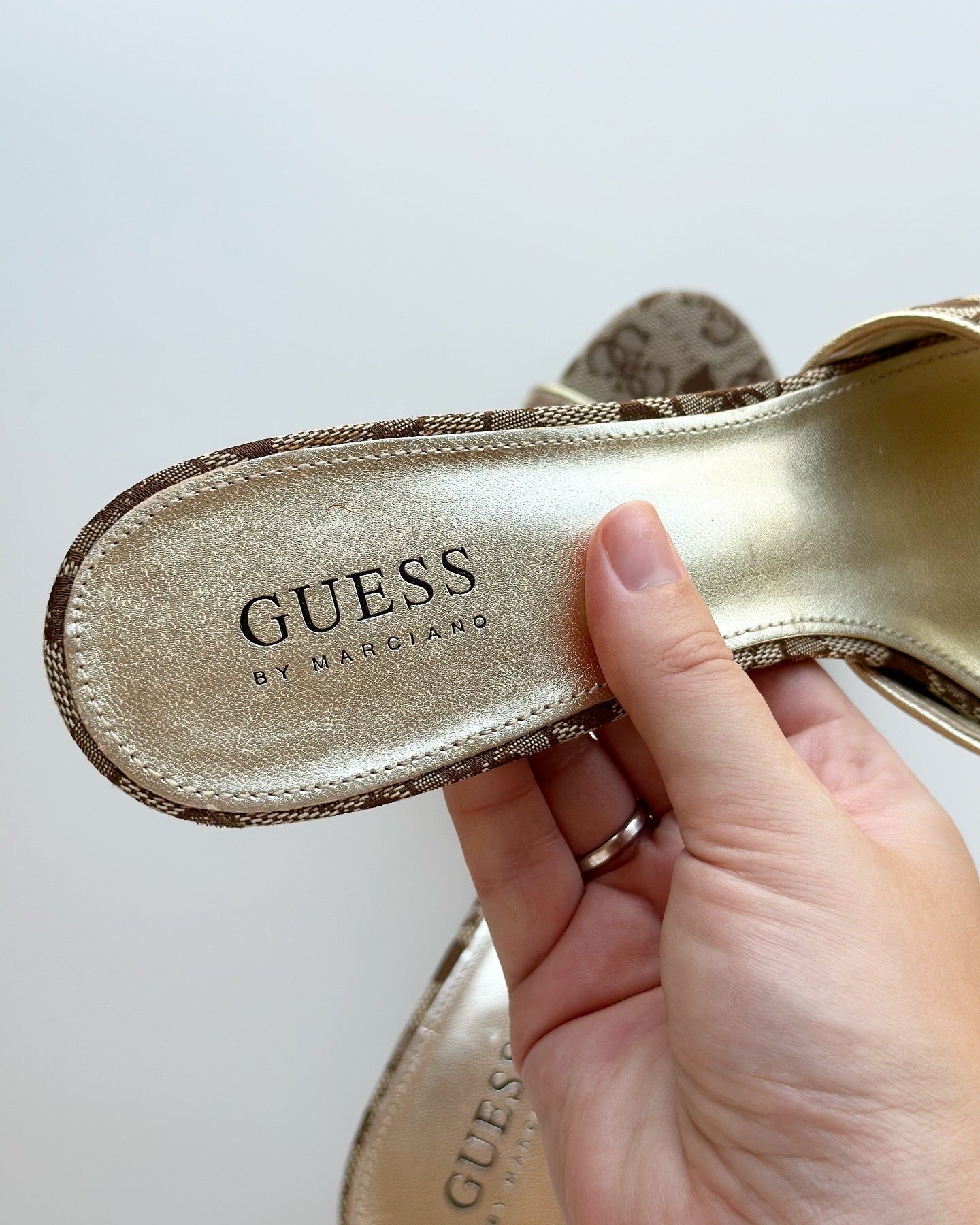 Amazing vintage heeled mules Guess