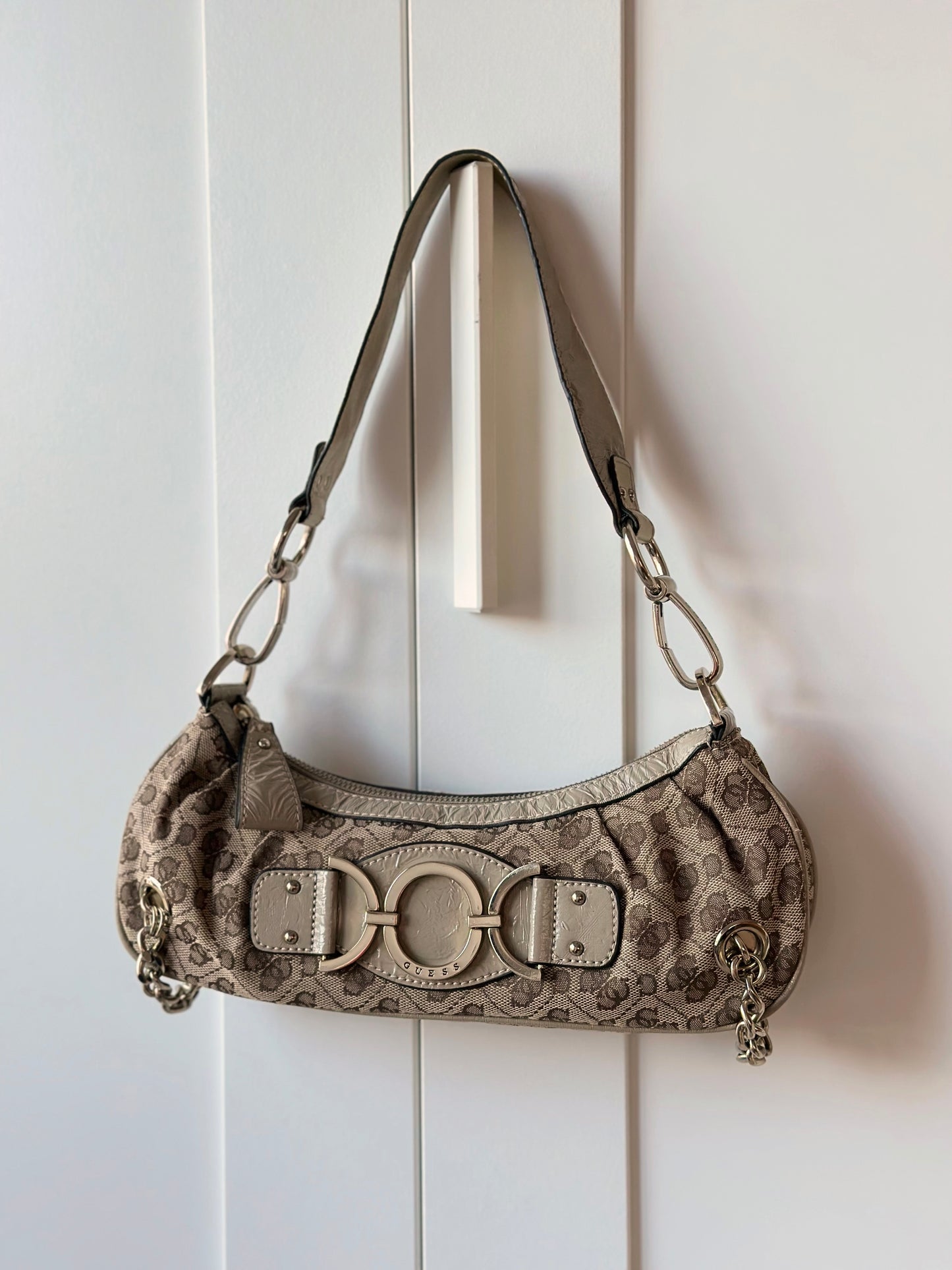 Iconic vintage Guess handbag