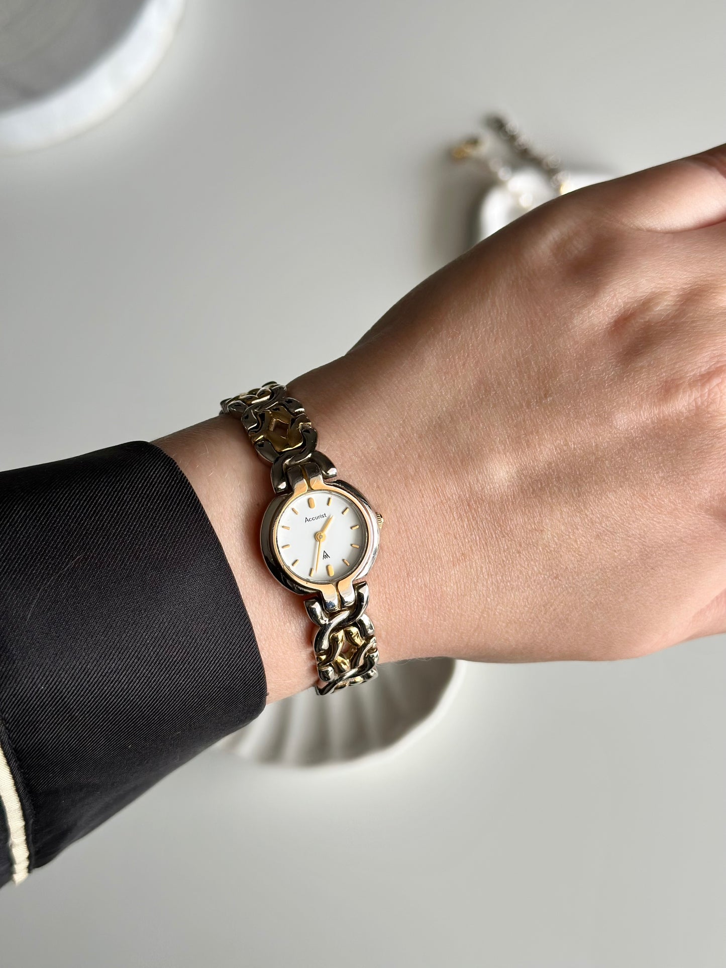 Charming vintage two-tones watch Accurist