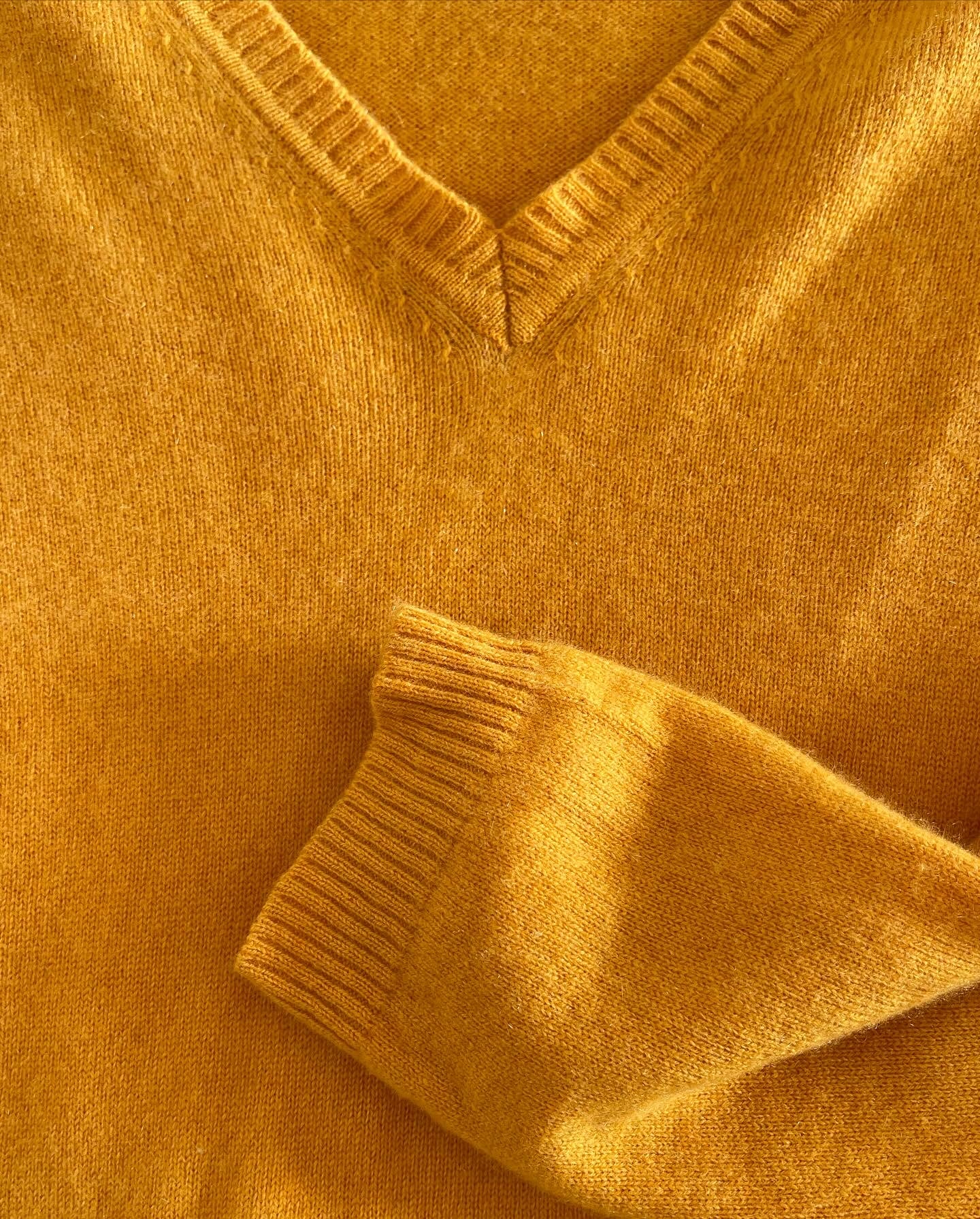 Vintage knit jumper made from 100% cashmere