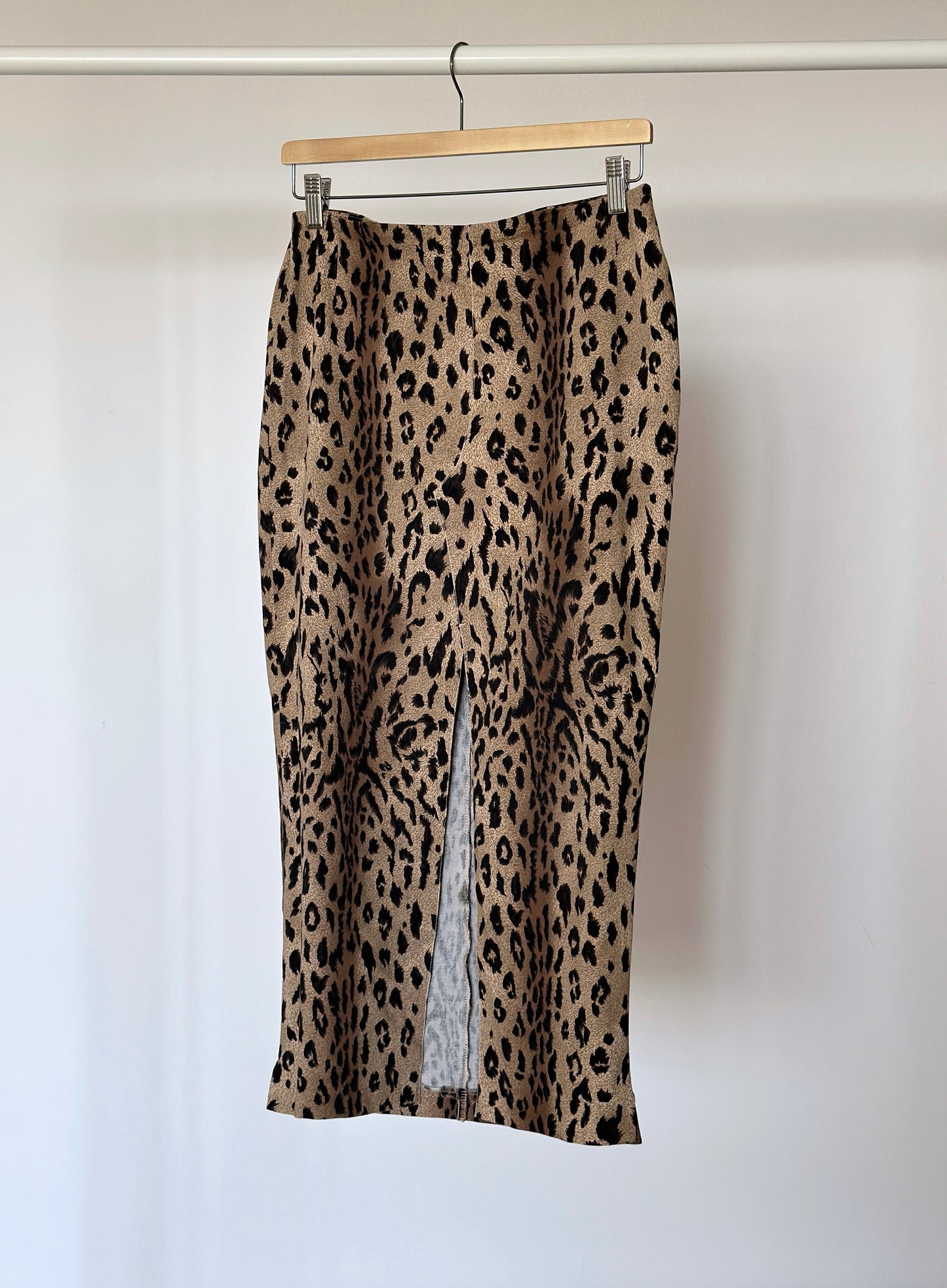 Incredible midi cotton skirt with leopard print