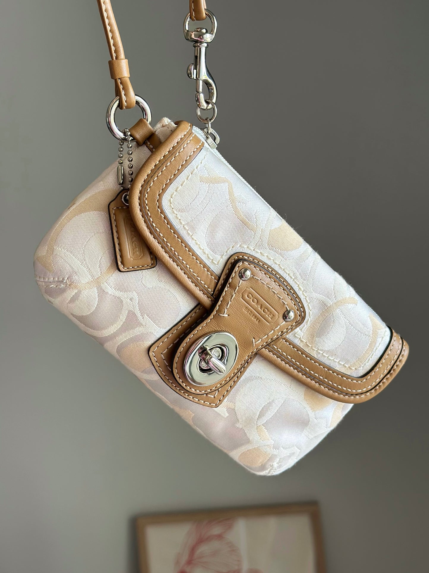 Amazing beige Y2K wristlet from Coach