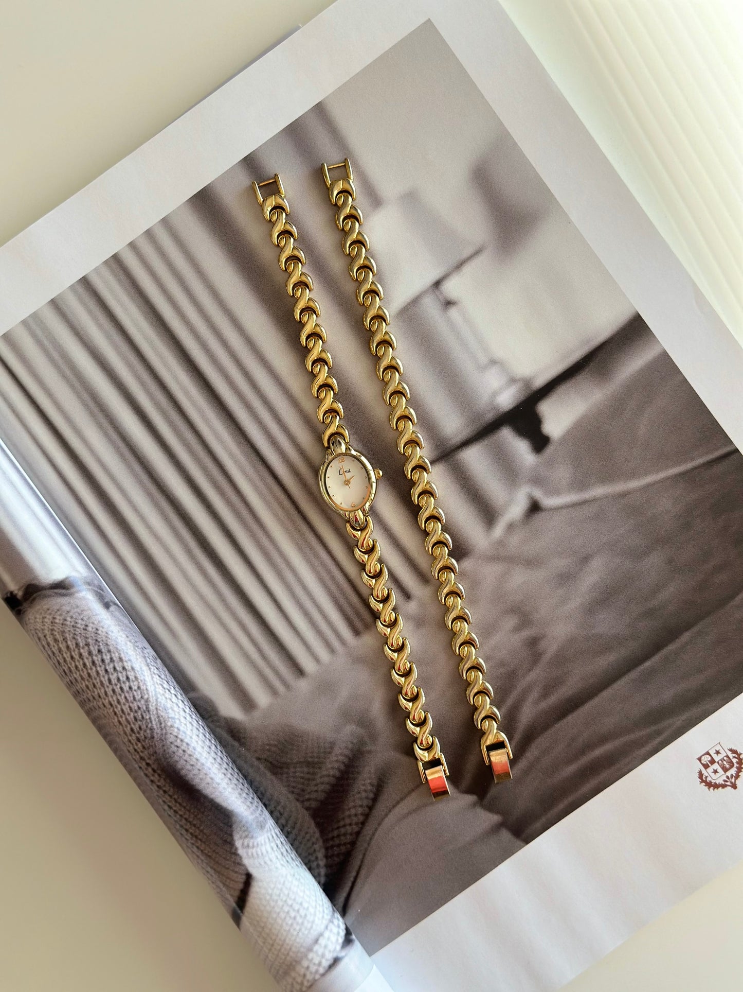 Stunning vintage gold-tone watch and bracelet set Limit