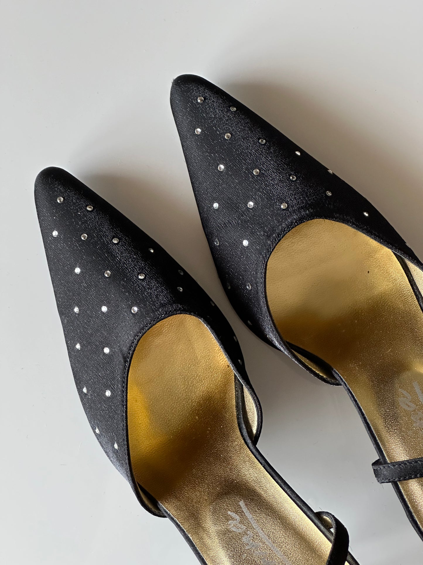 Vintage high-heel satin shoes with crystals 💎