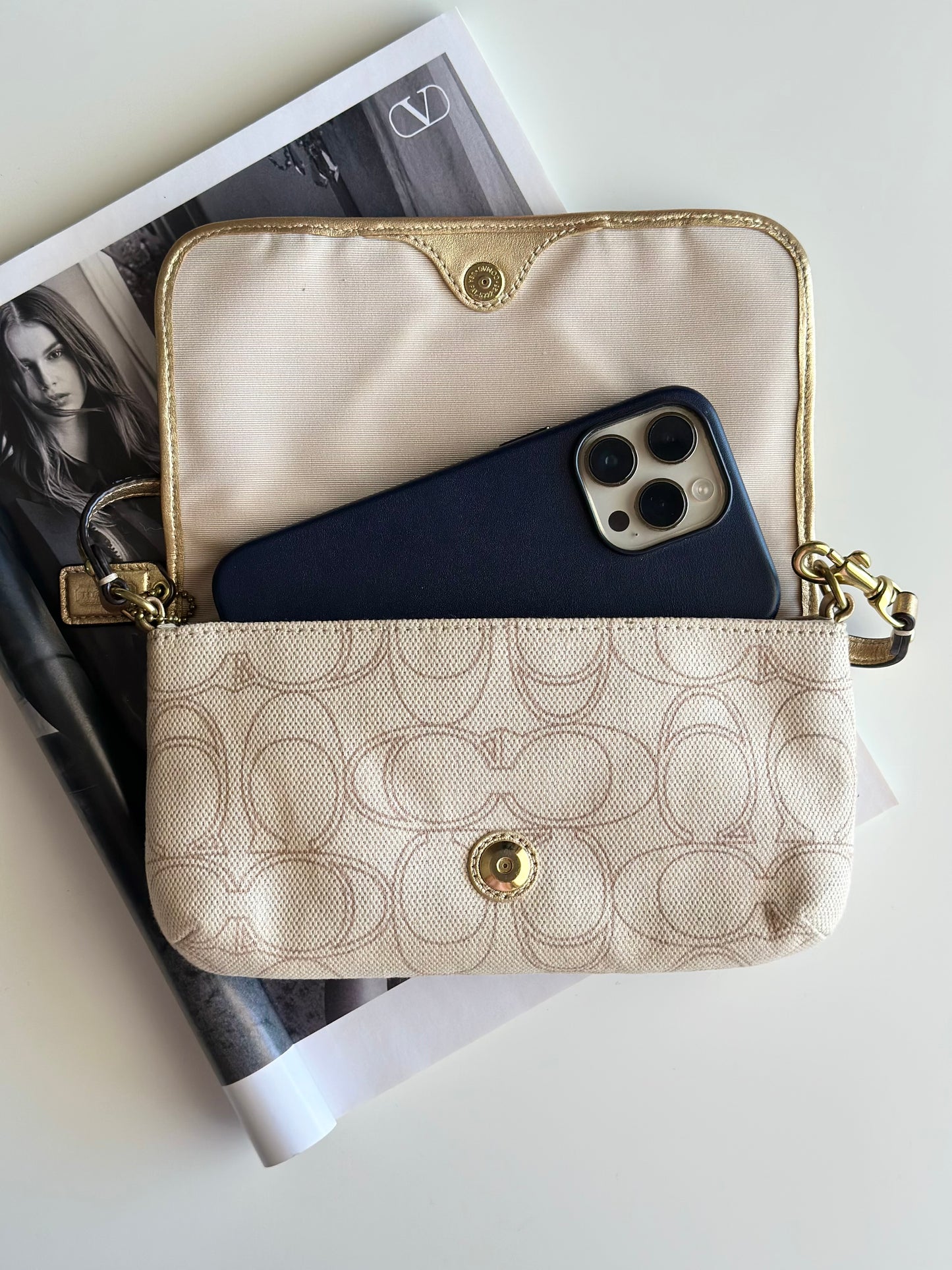 Chic vintage authentic Coach mini clutch bag
