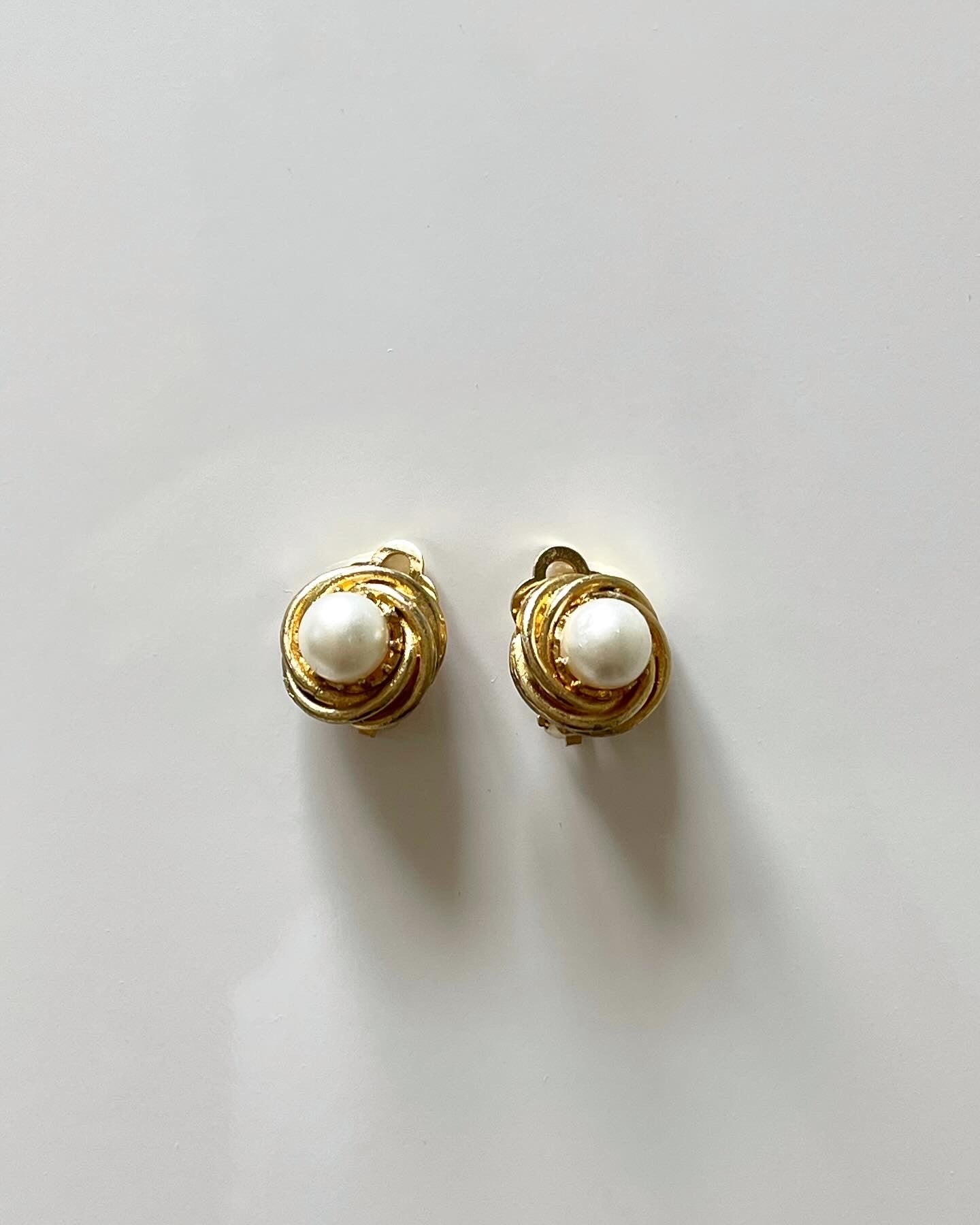 Lovely vintage faux pearl clip-on earrings