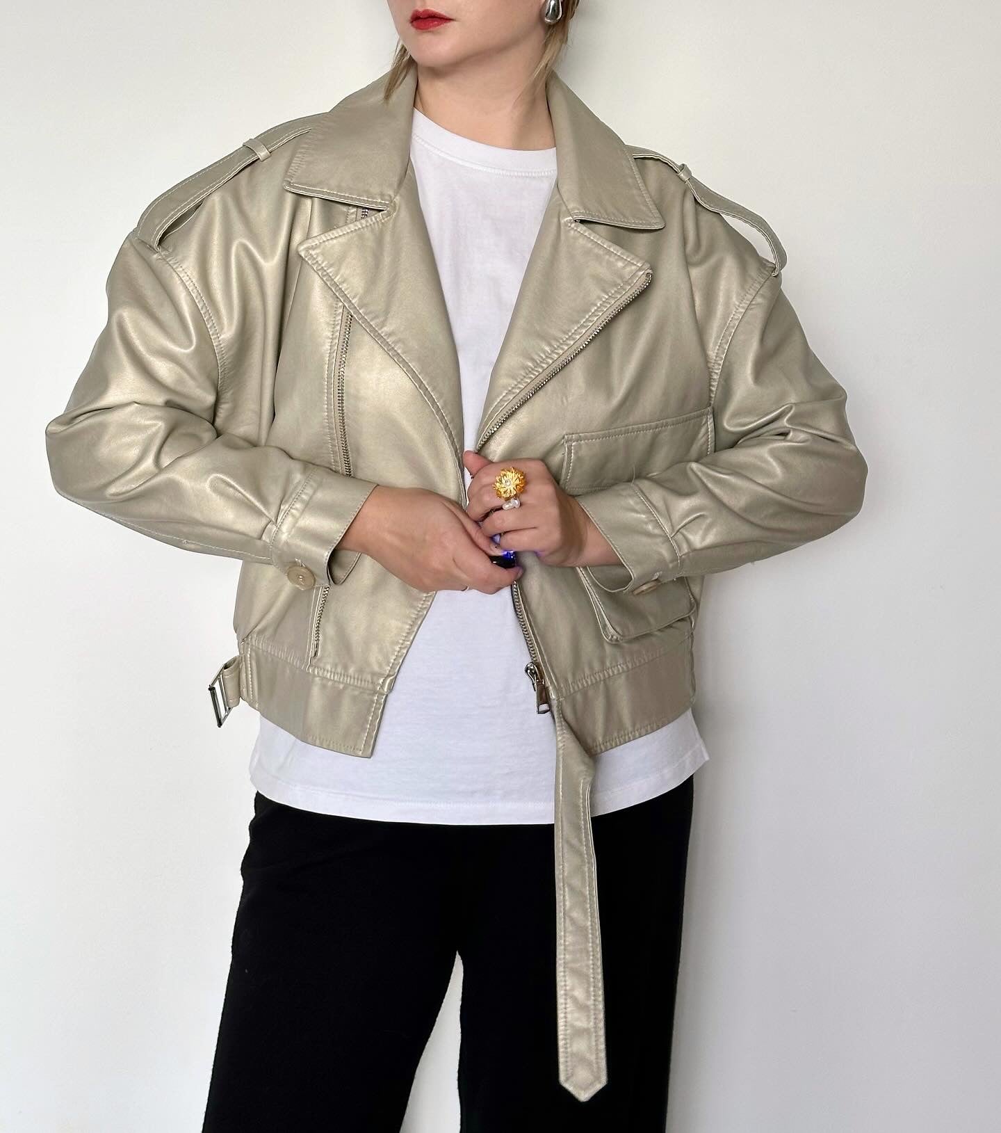 Gorgeous oversized faux leather jacket 🤍