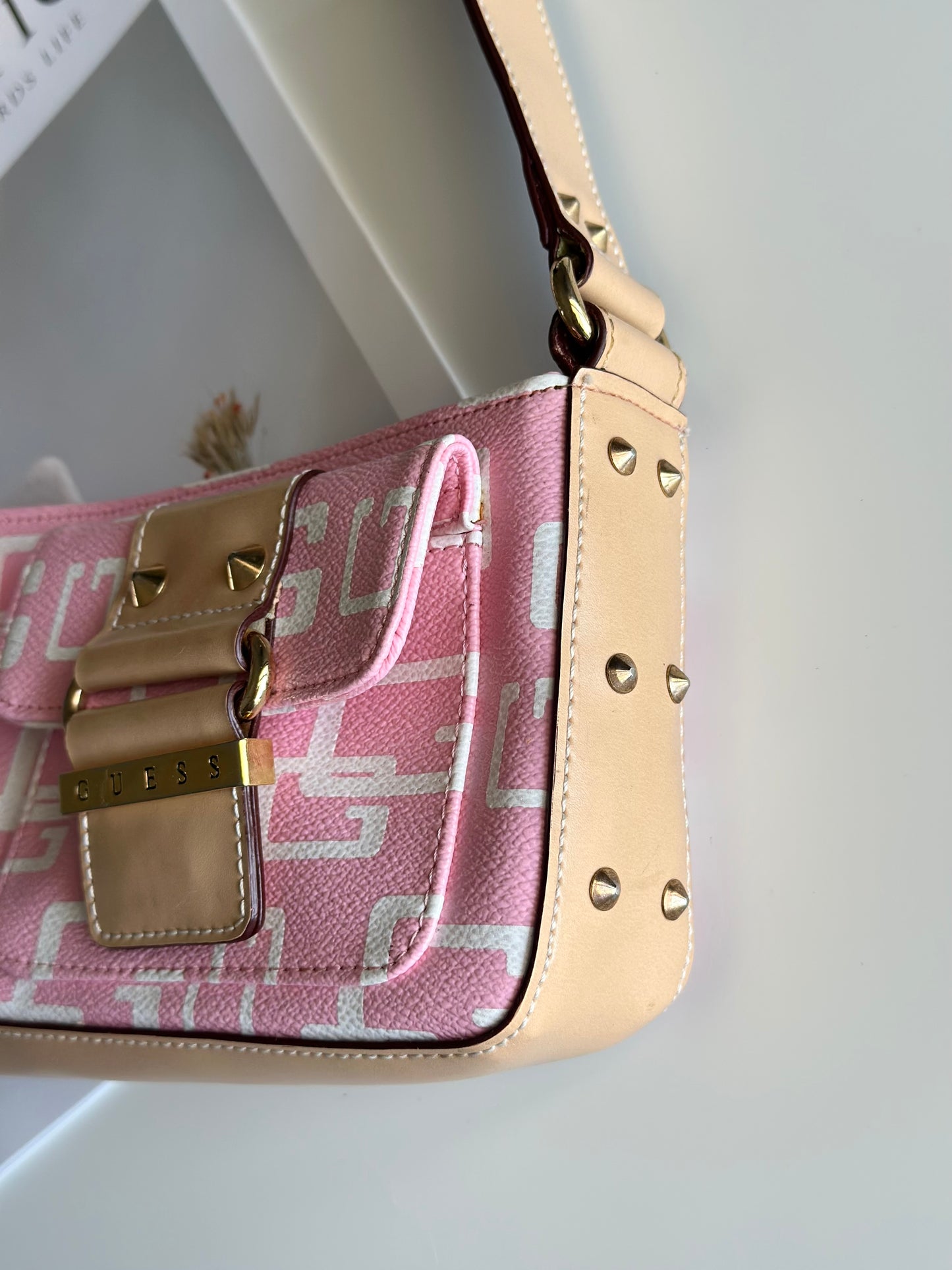 Vintage Y2K Guess shoulder bag in pink and ivory faux leather