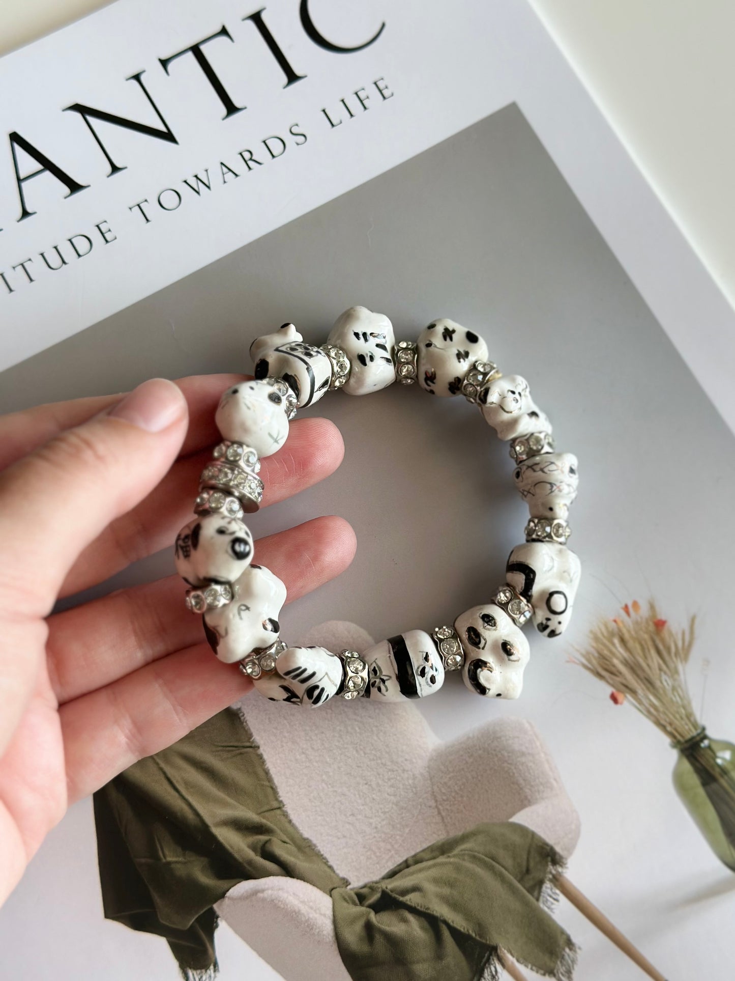 Vintage bracelet with hand-painted ceramic beads