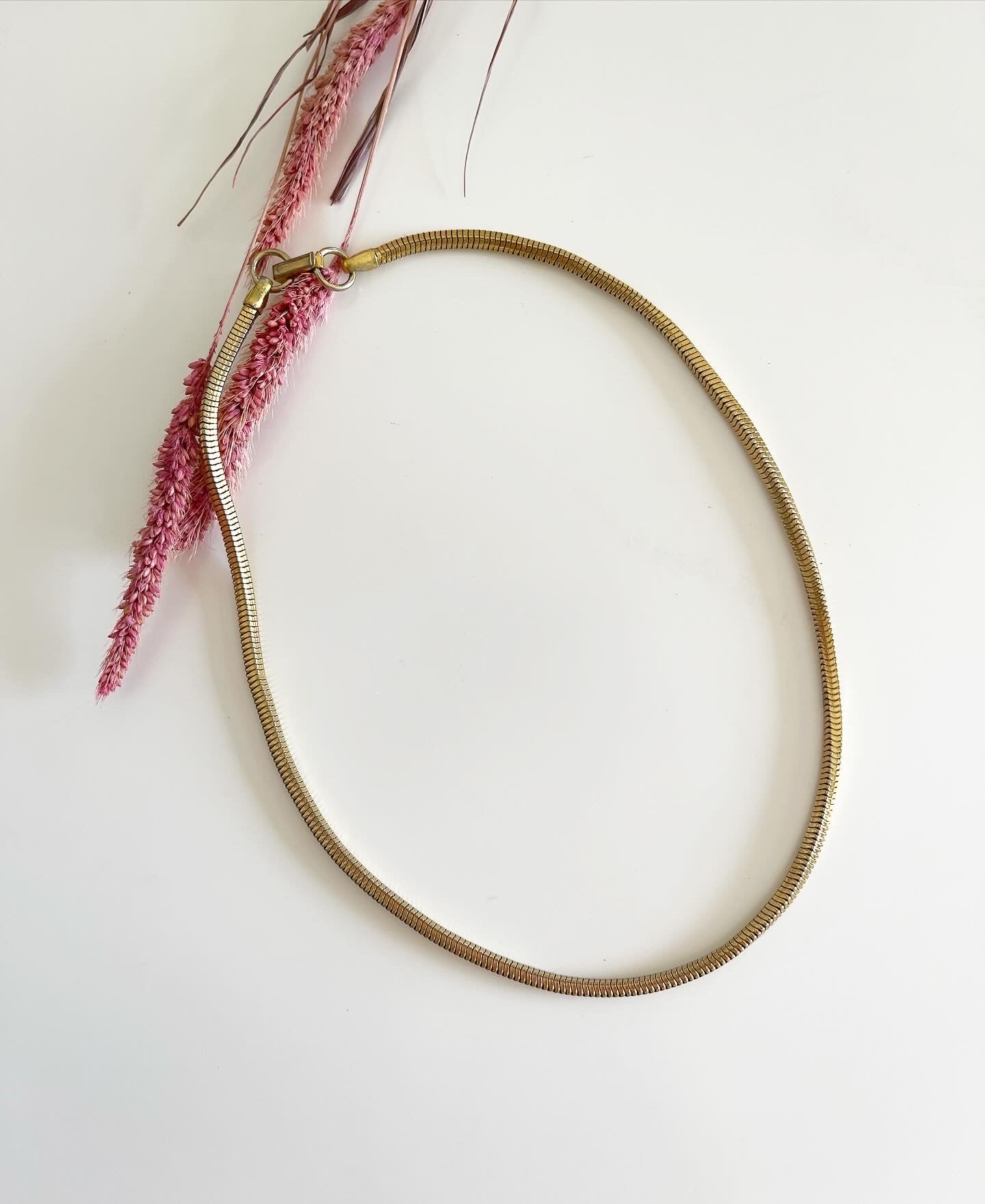 Lovely vintage gold-tone necklace