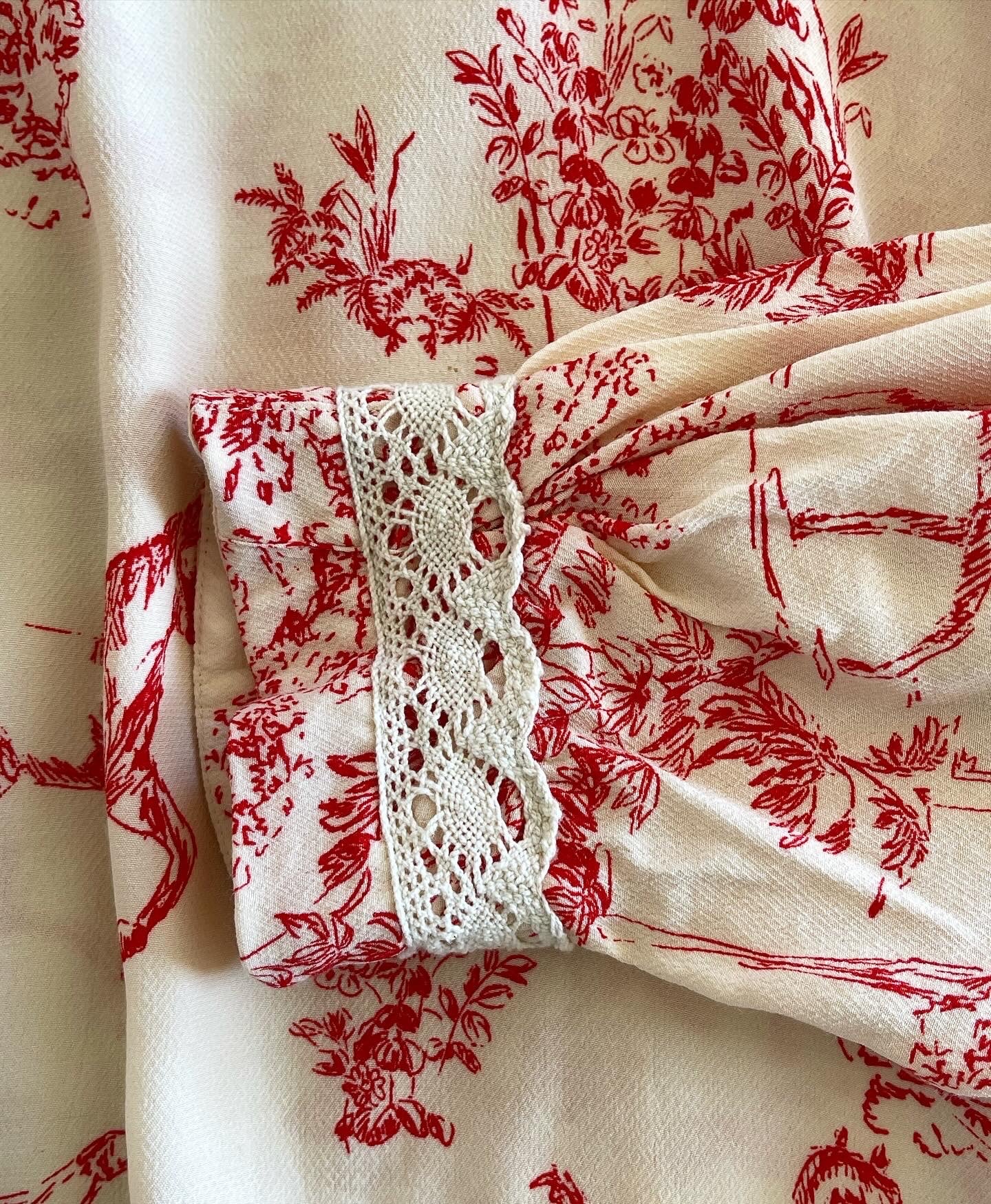 Incredible viscose blouse with puff sleeves