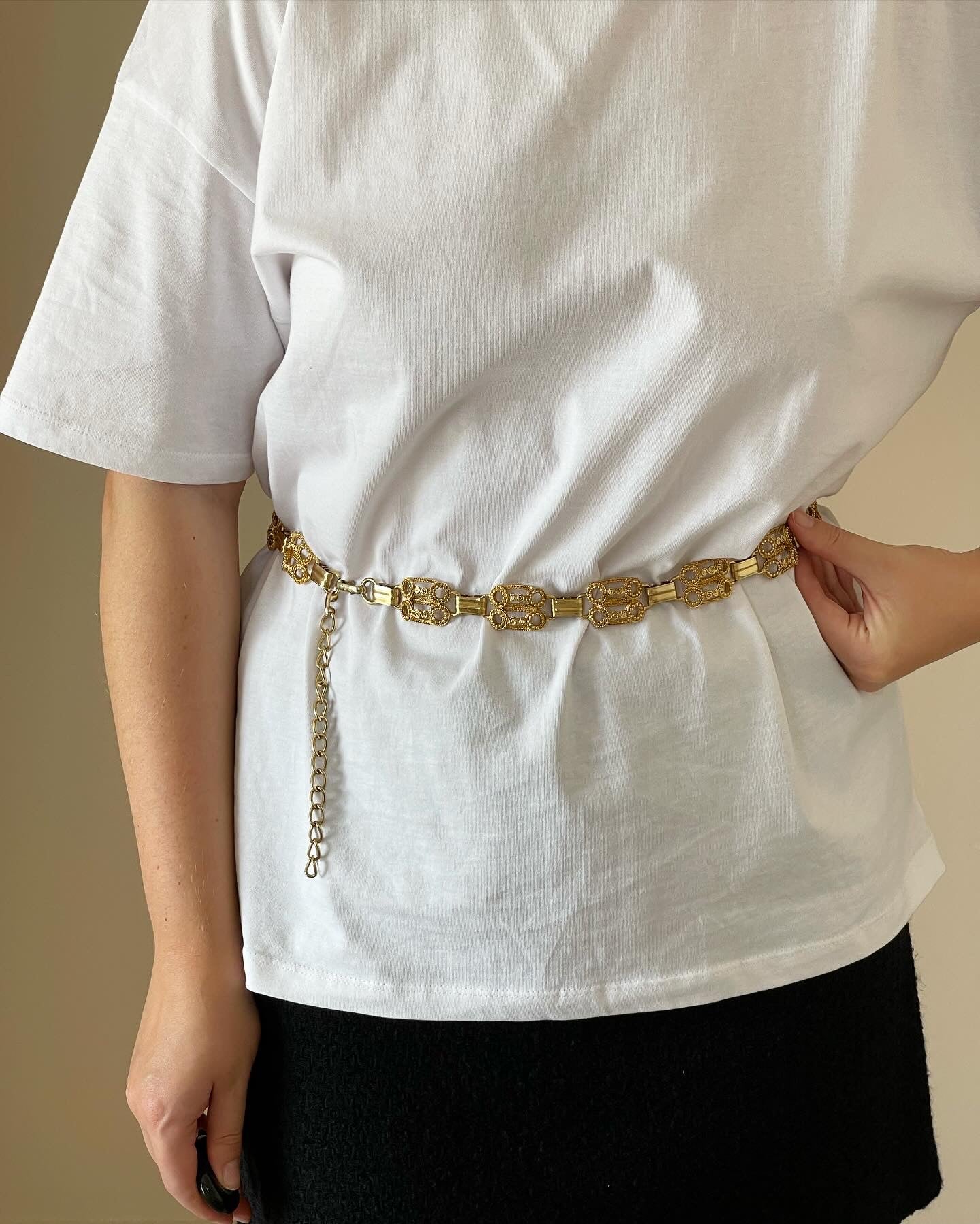 Amazing vintage gold-tone chain belt