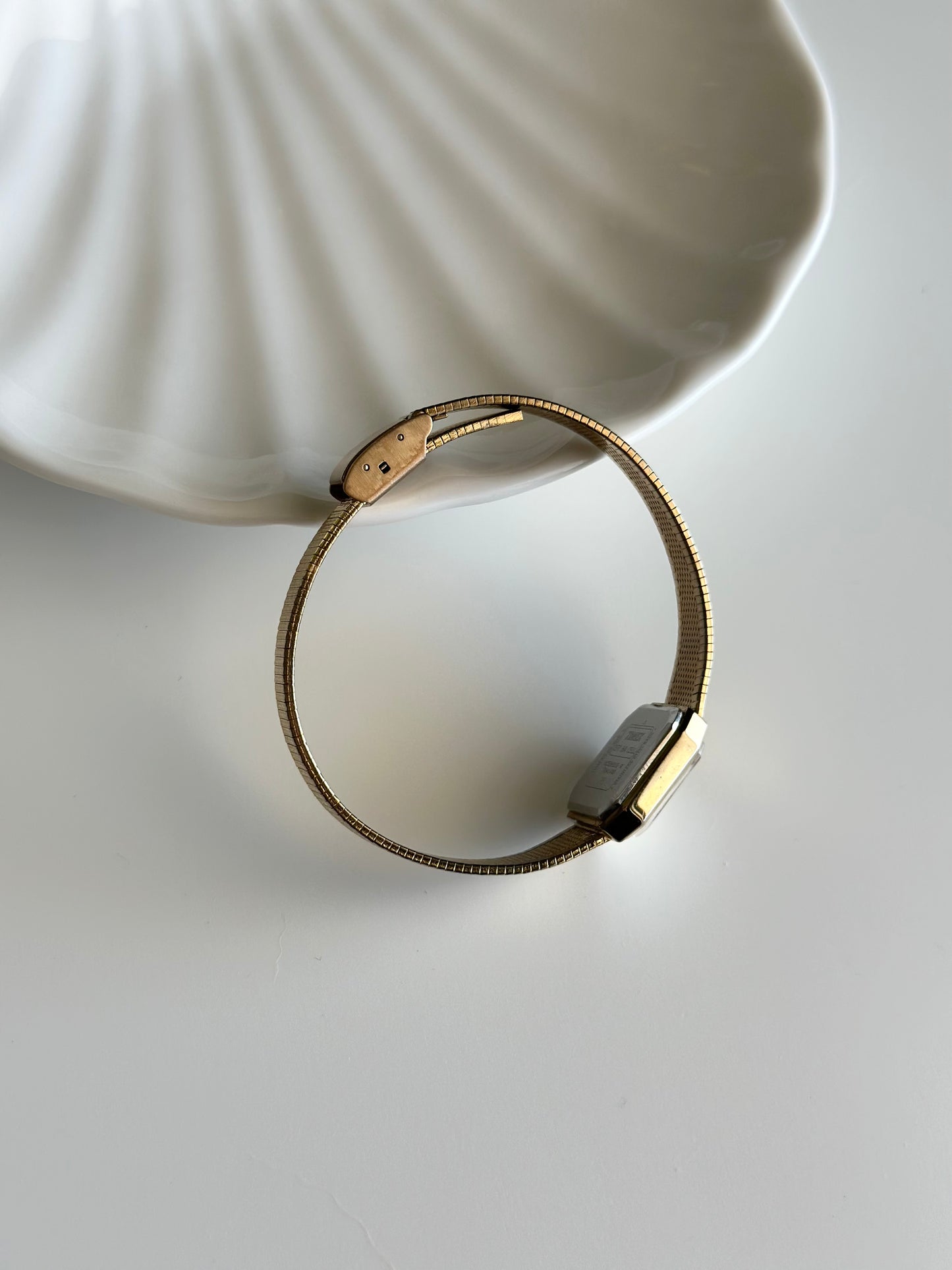 Stunning vintage gold-tone Timex watch from early 1990s.