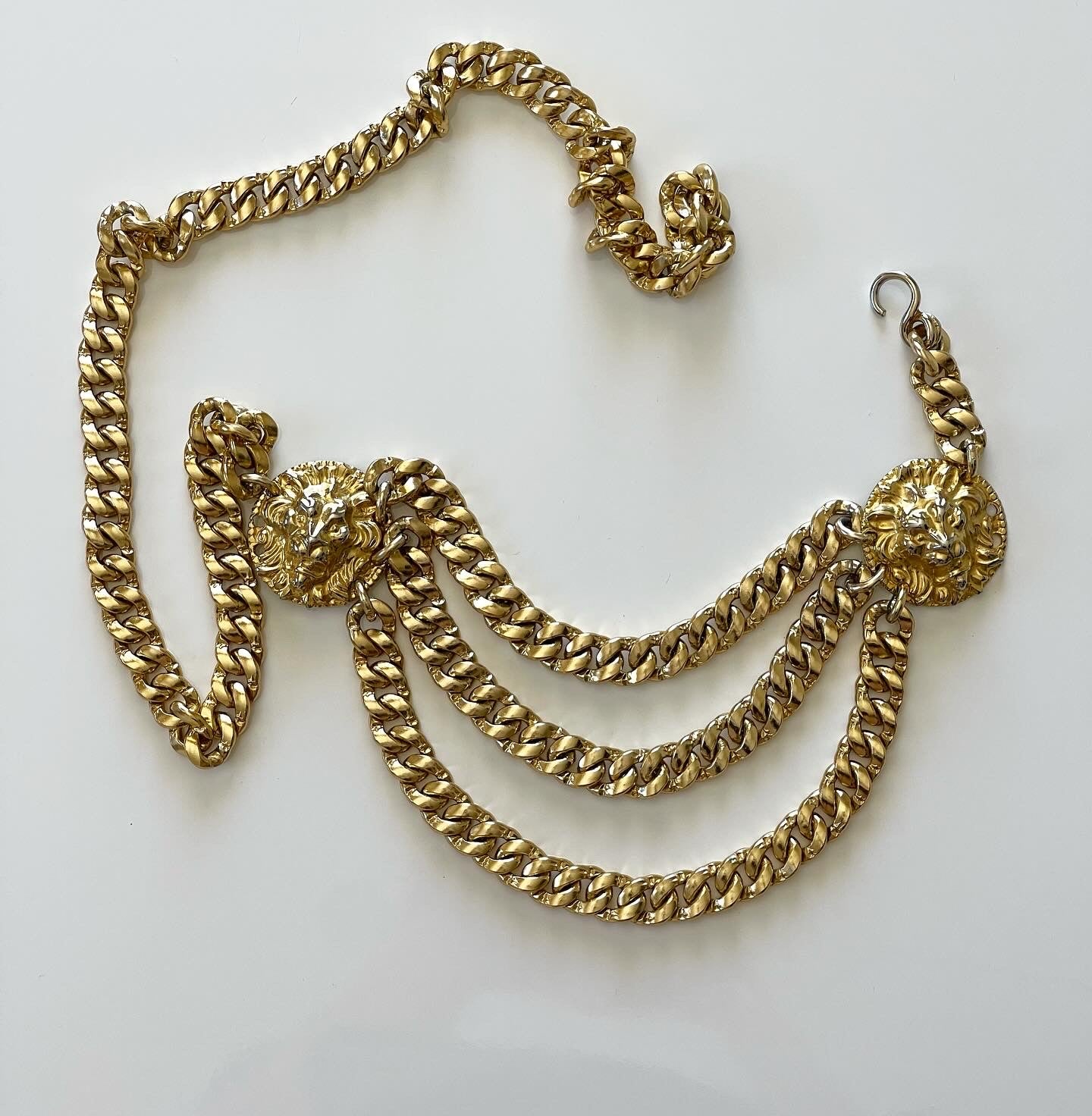 Amazing vintage gold-tone chain belt with lions