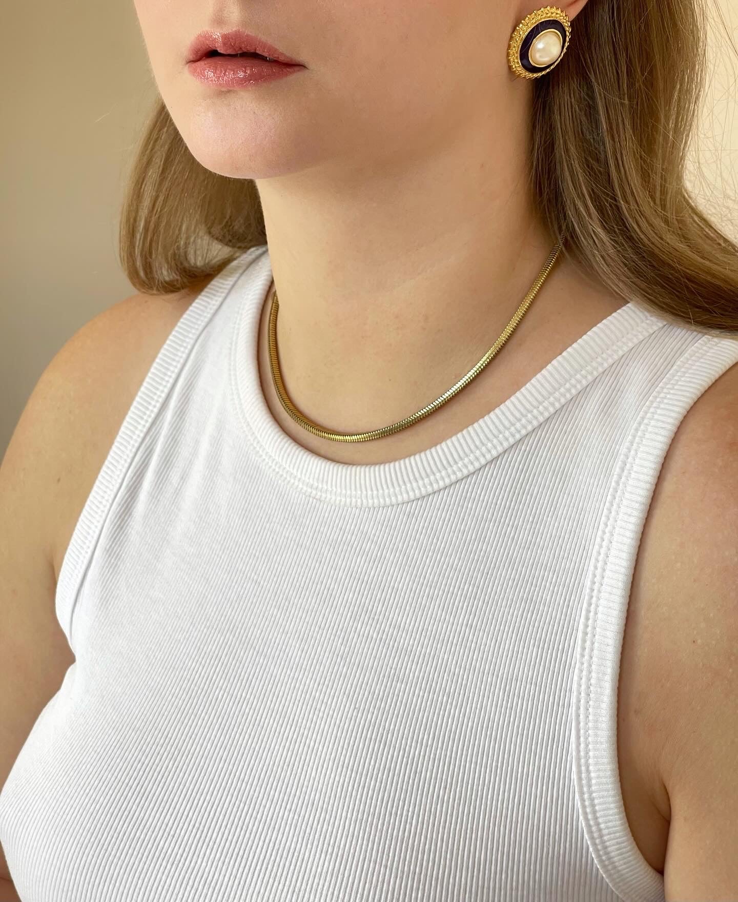 Lovely vintage gold-tone necklace