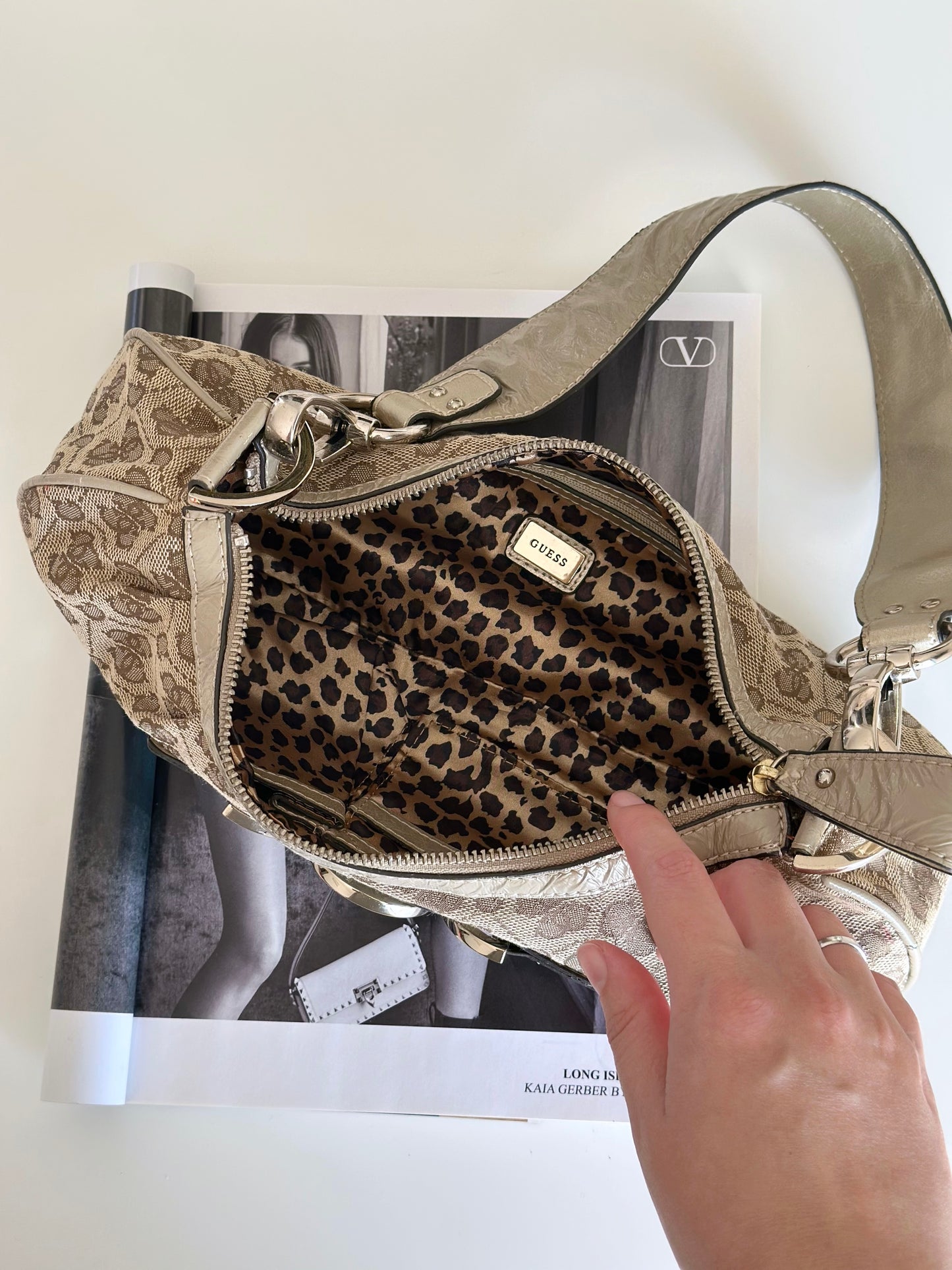 Iconic vintage Guess handbag