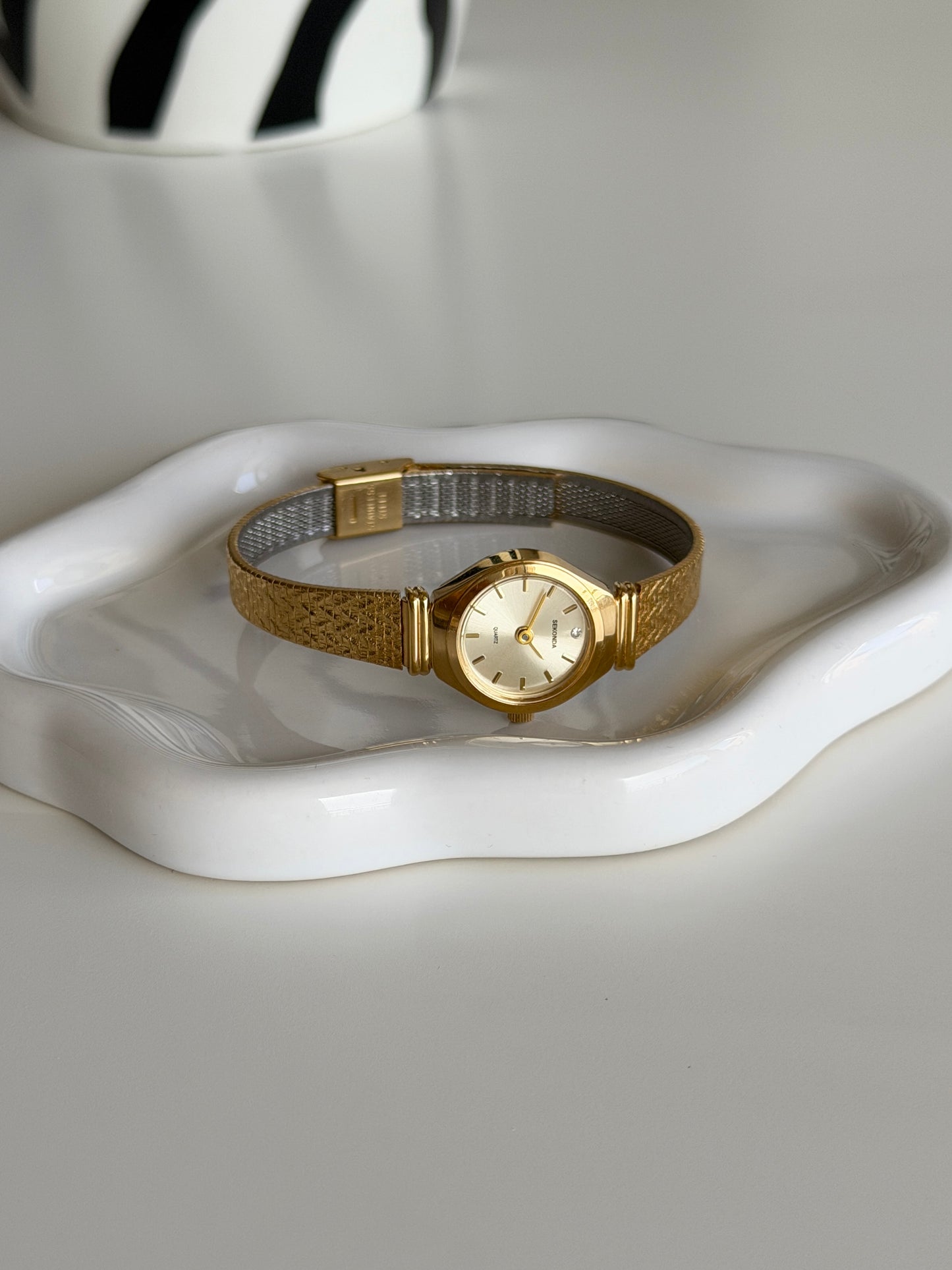 Dainty vintage Sekonda gold-tone watch