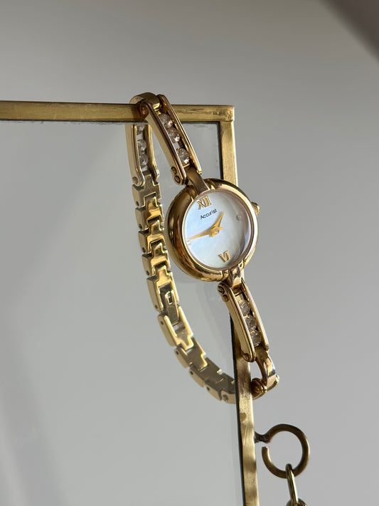 Stunning vintage Accurist watch with crystals