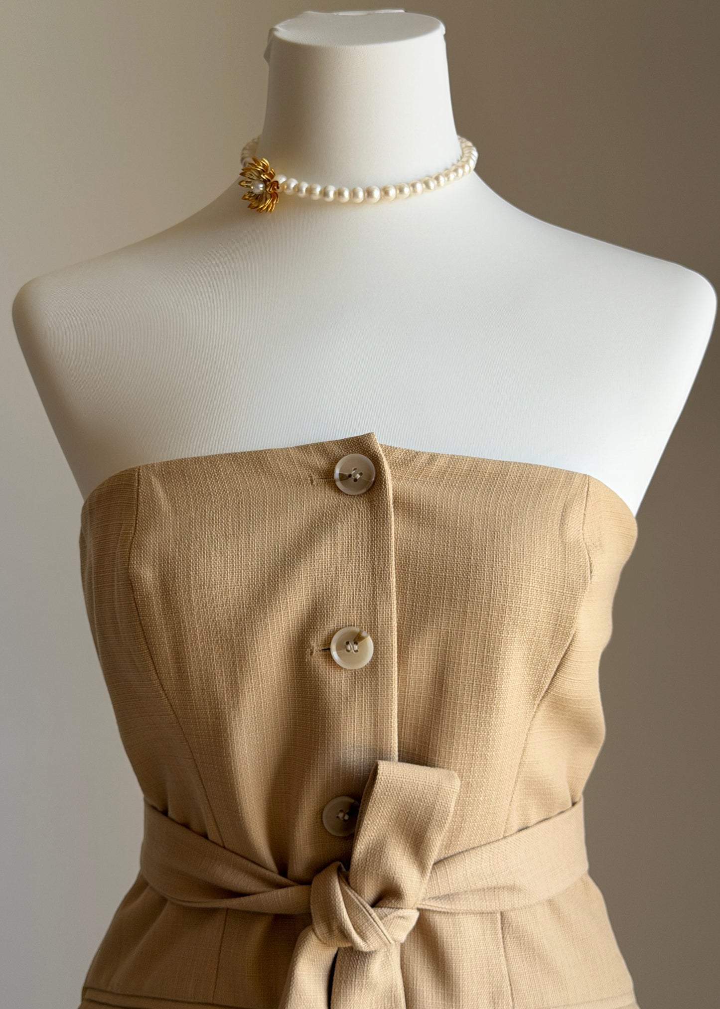 Strapless tailored top with belt