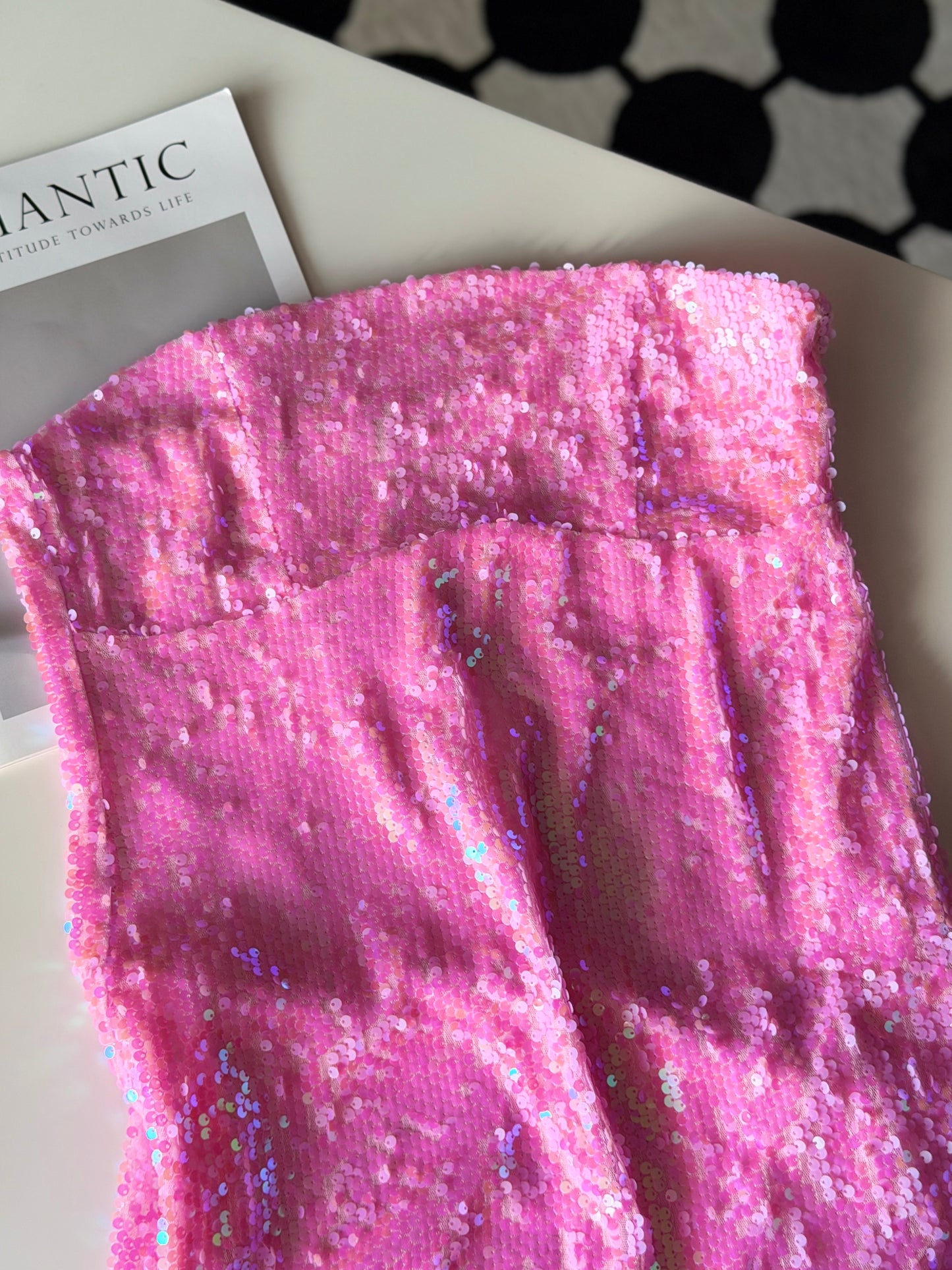 Dazzling mini pink dress with sequins