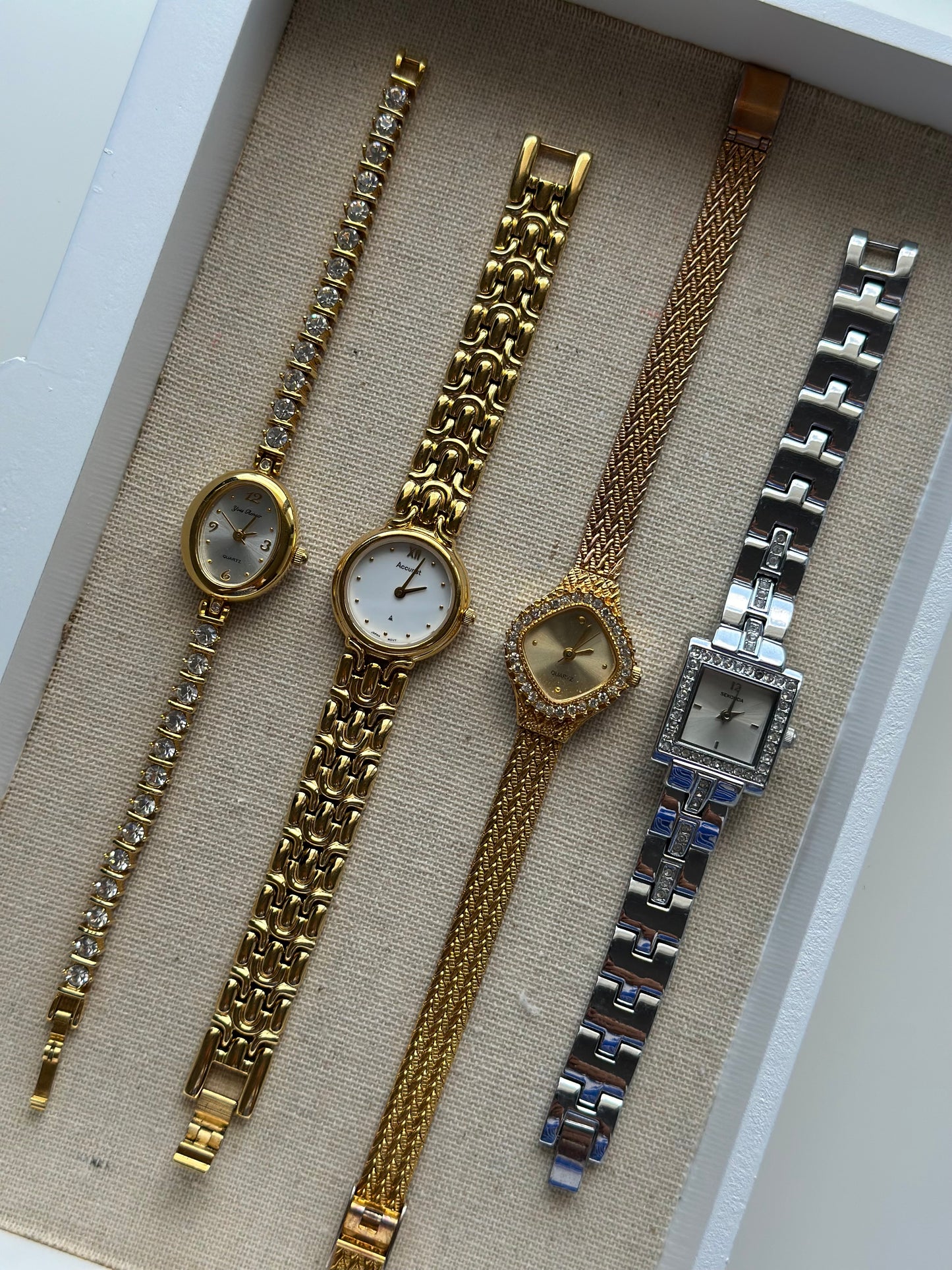 Amazing gold-plated vintage watch with rhinestones