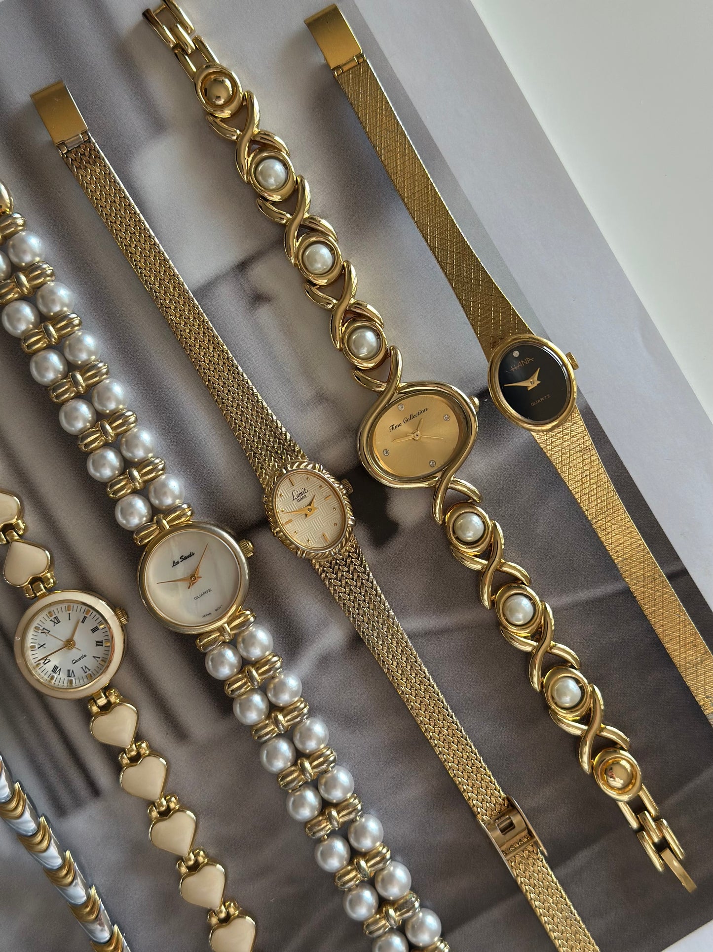 Charming vintage gold-tone watch with pearls