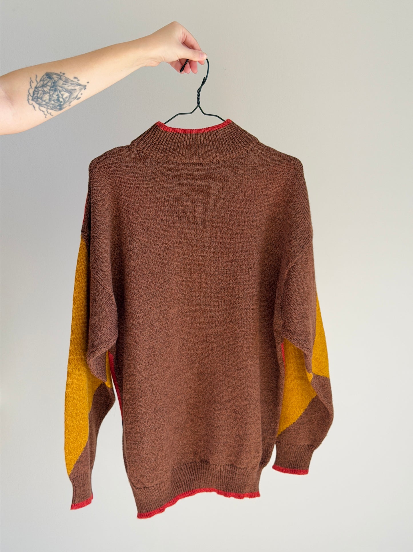 Vintage sweater in a vibrant argyle pattern
